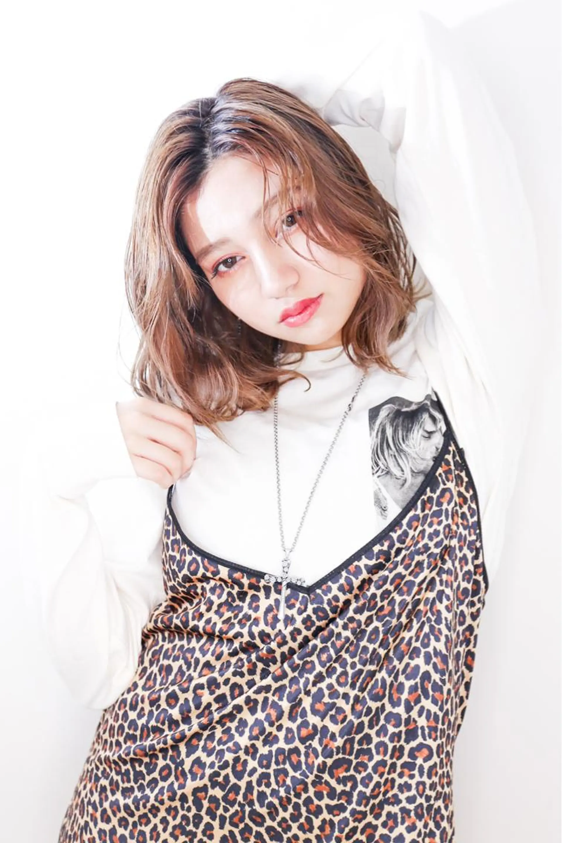 ミディアム カラー パーマ ウルフカット/吉村 桃子のヘアスタイル