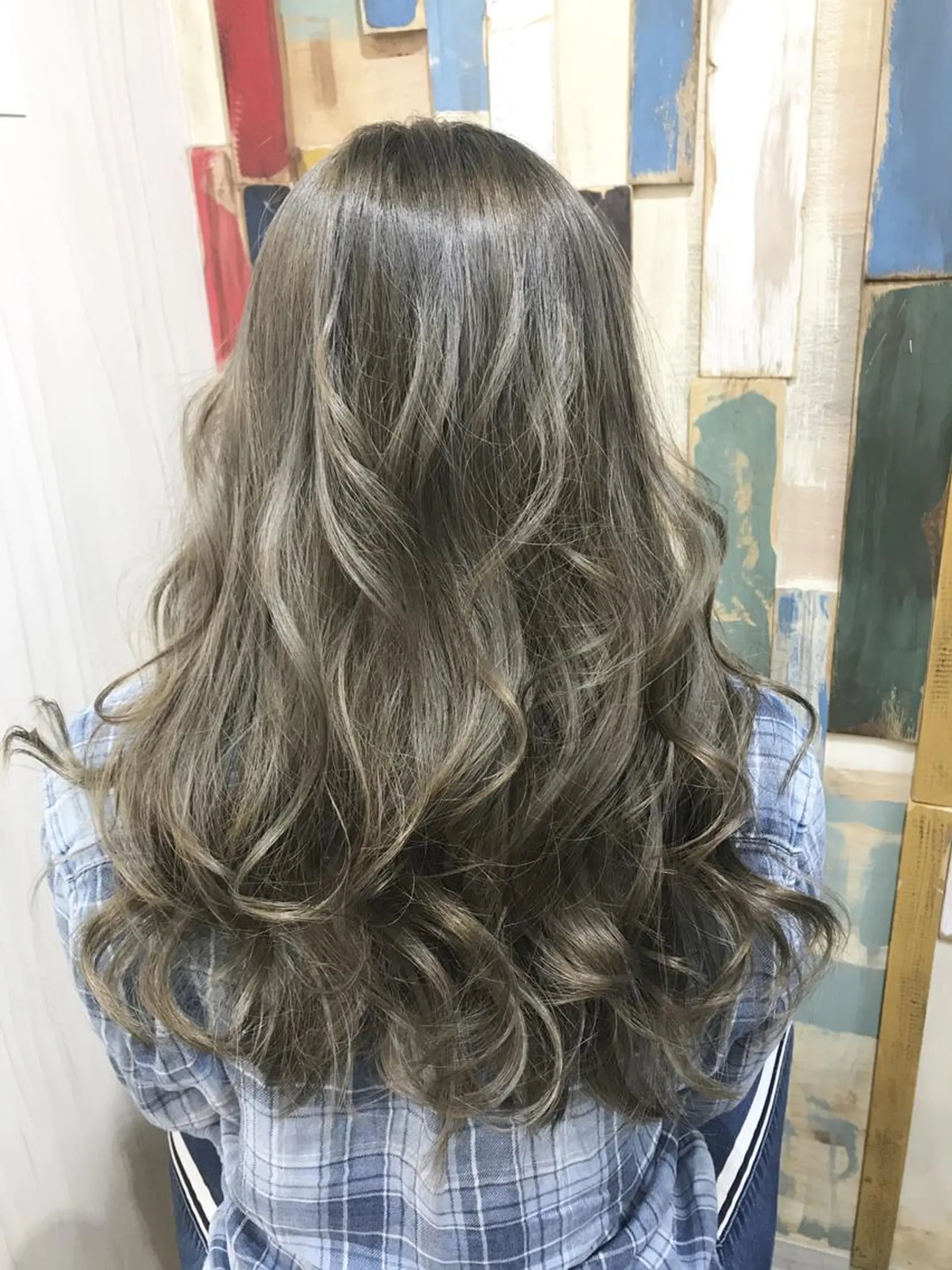 ミディアム カラー パーマ 嶋村夏実🌼レイヤー 🌸白髪ぼかしのヘアスタイル