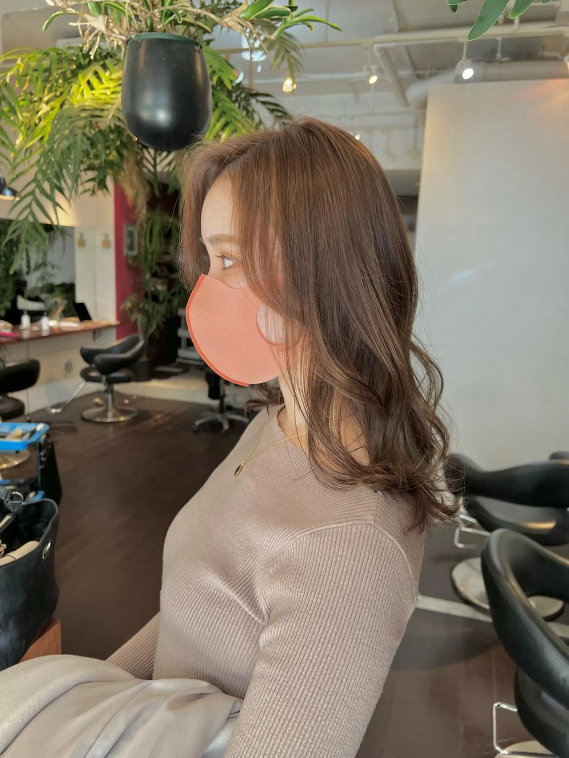 ミディアム カラー アッシュ ベージュカラー カット ヘアカラー トリートメント ヘッドスパ ヘアセット 柔らかブラウン/顔周 りレイヤー♡ユウシのヘアスタイル