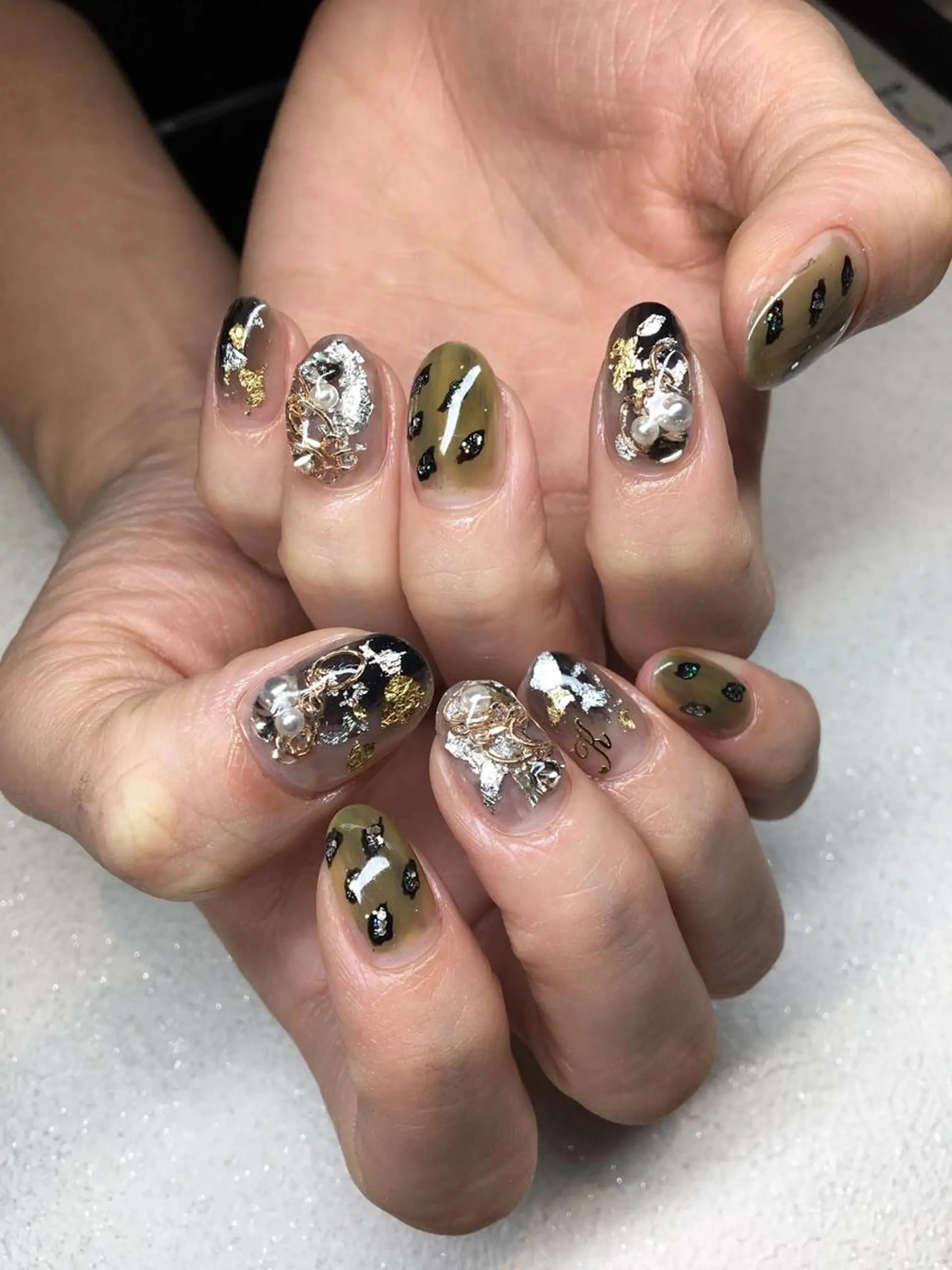 ネイル repos~ルポ~所属・里見 麗のネイルデザイン