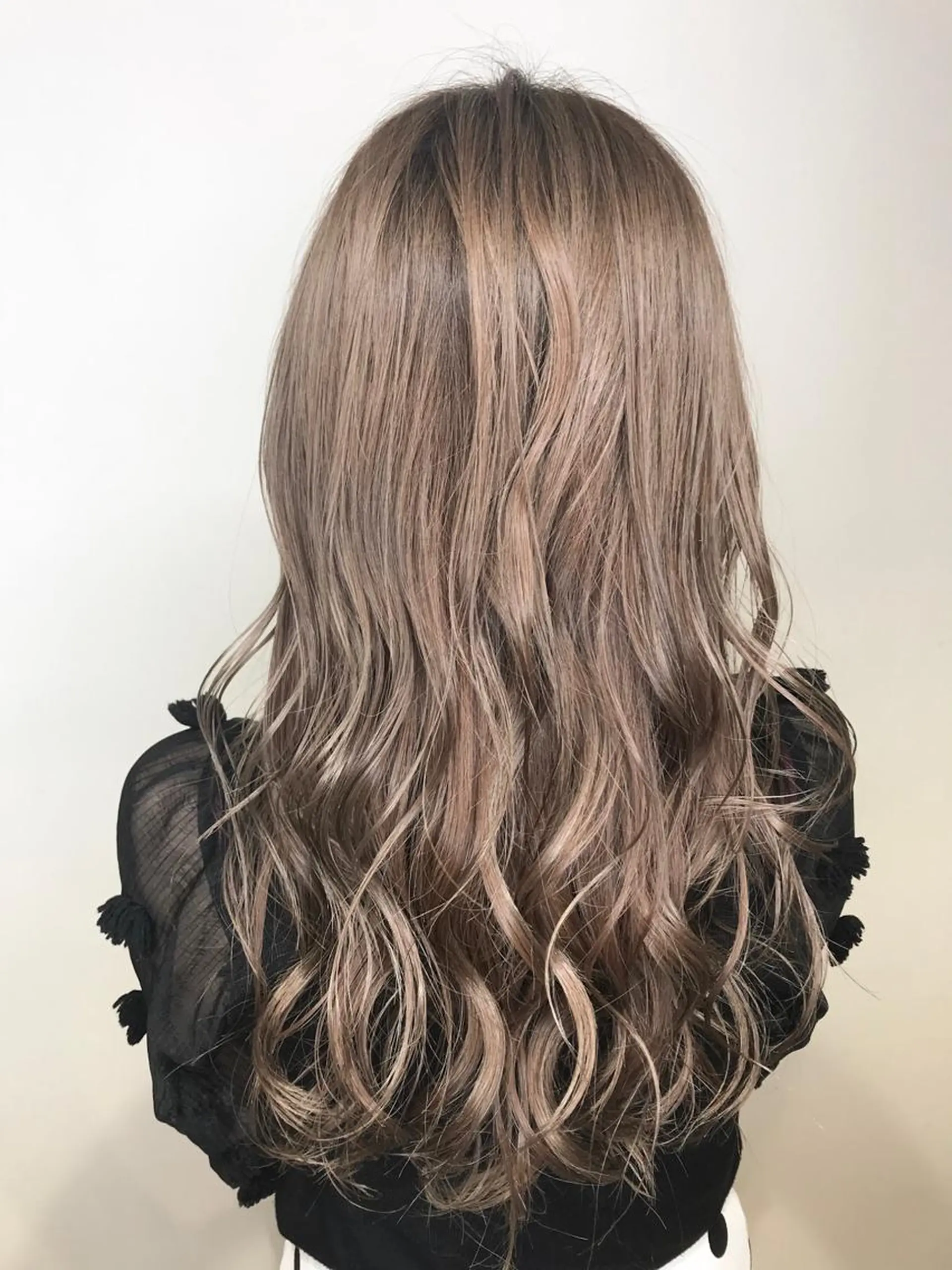 セミロング カラー アッシュ アッシュグレー アッシュグレージュ バレイヤージュ ミストバング AMI Hair  supply所属・髪質改善カラー 韓国風レイヤーのヘアスタイル