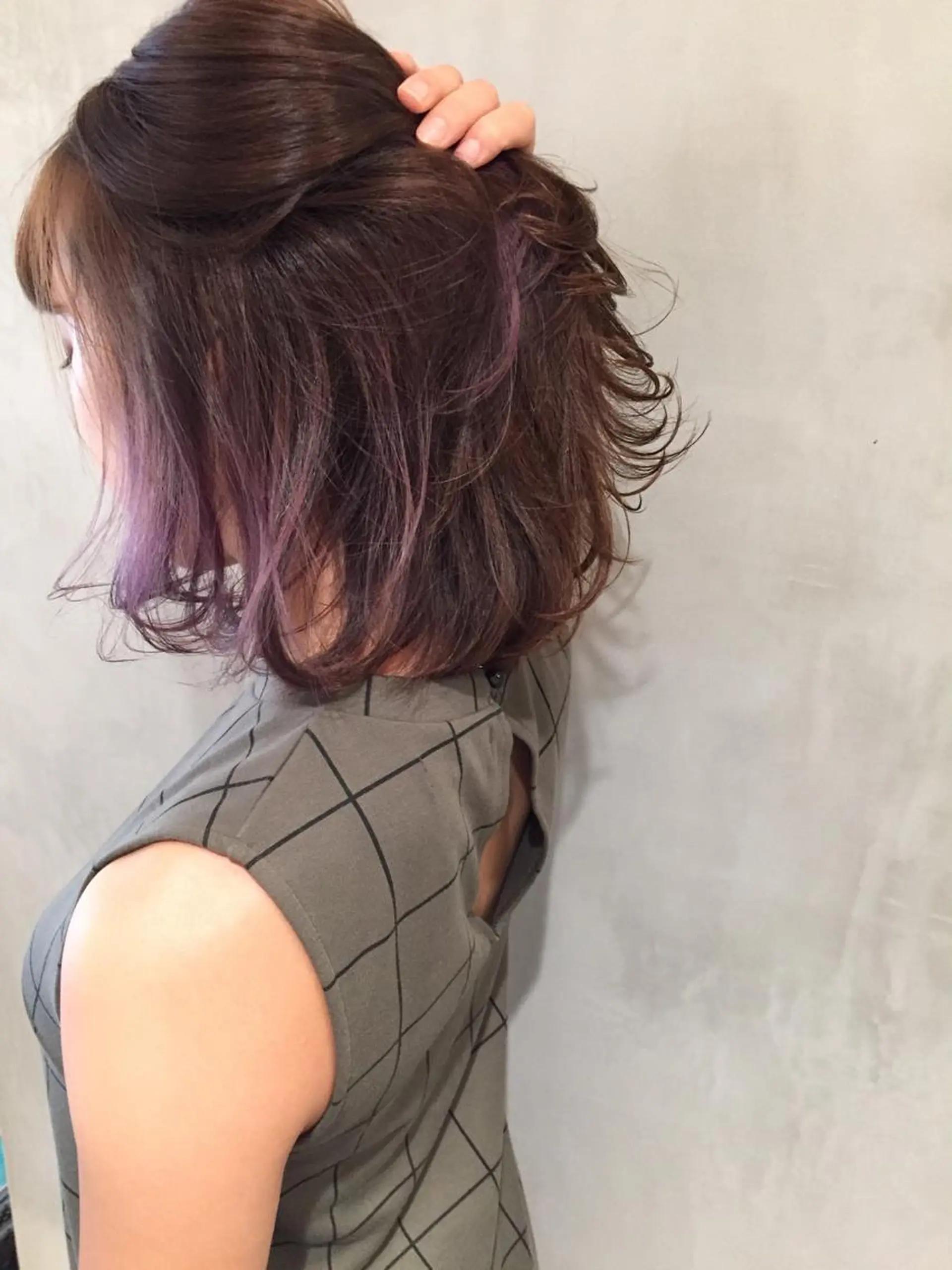 ミディアム カラー ブリーチ パープルカラー 大西 直人のヘアスタイル