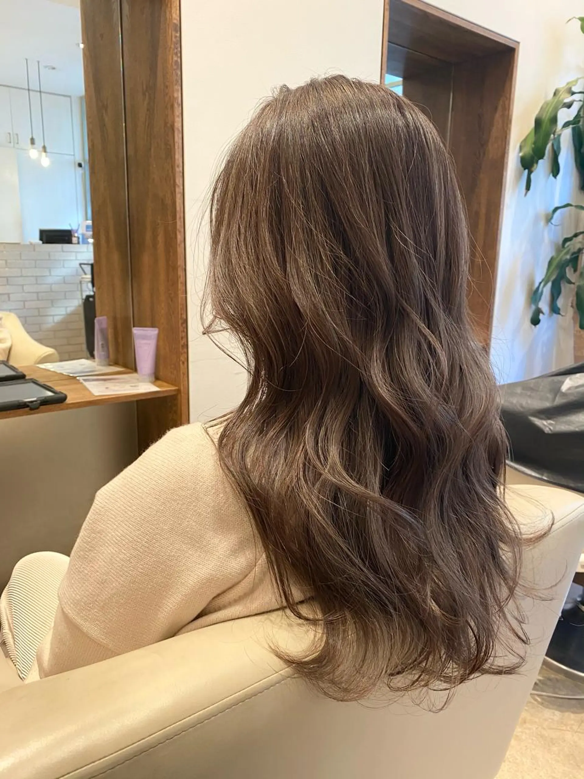 ロング ハイライト 鈴木 奈波のヘアスタイル