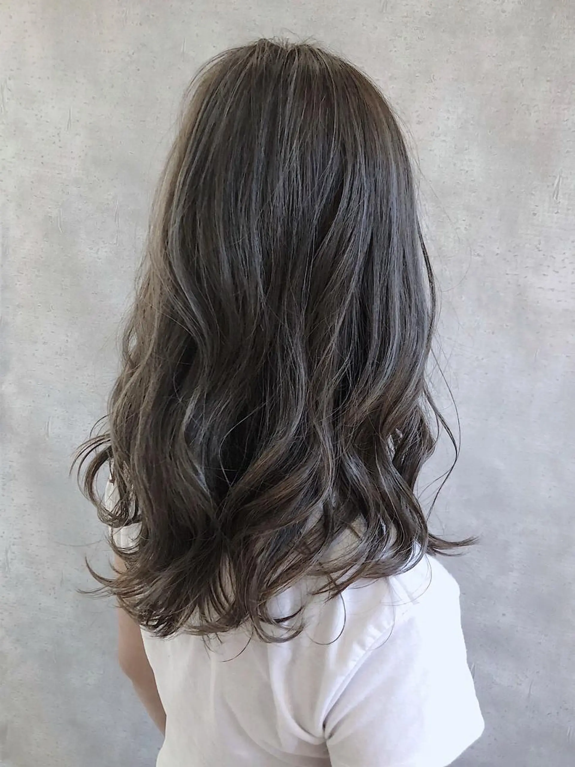 ロング カラー MOU namba ムウナンバのヘアスタイル