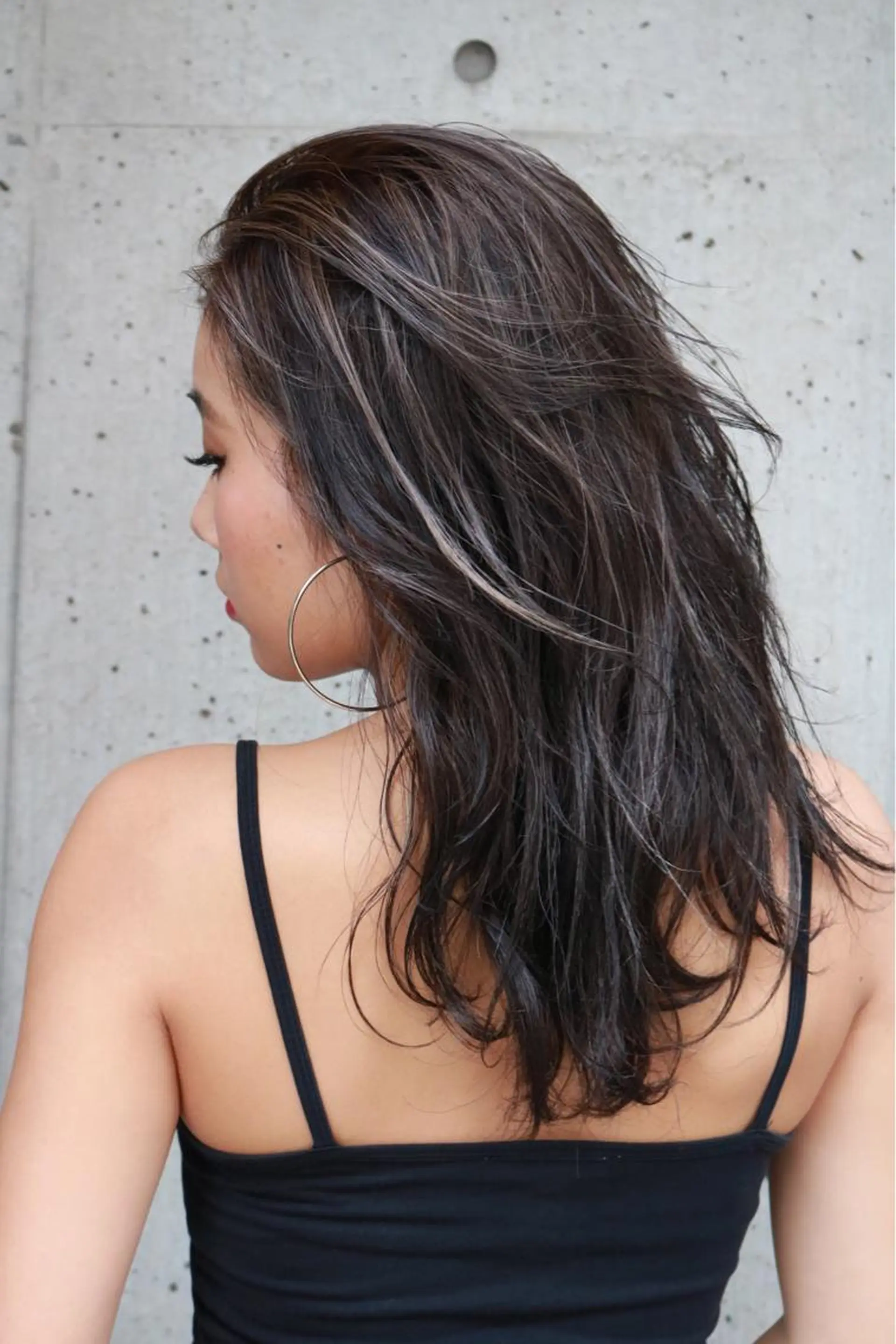 ショート ミディアム セミロング ロング カラー アッシュ ハイライトカラー シルバー シルバーアッシュ ハイライト FOLK所属・白髪ぼかしハイライト バレイヤージュヤマトのヘアスタイル