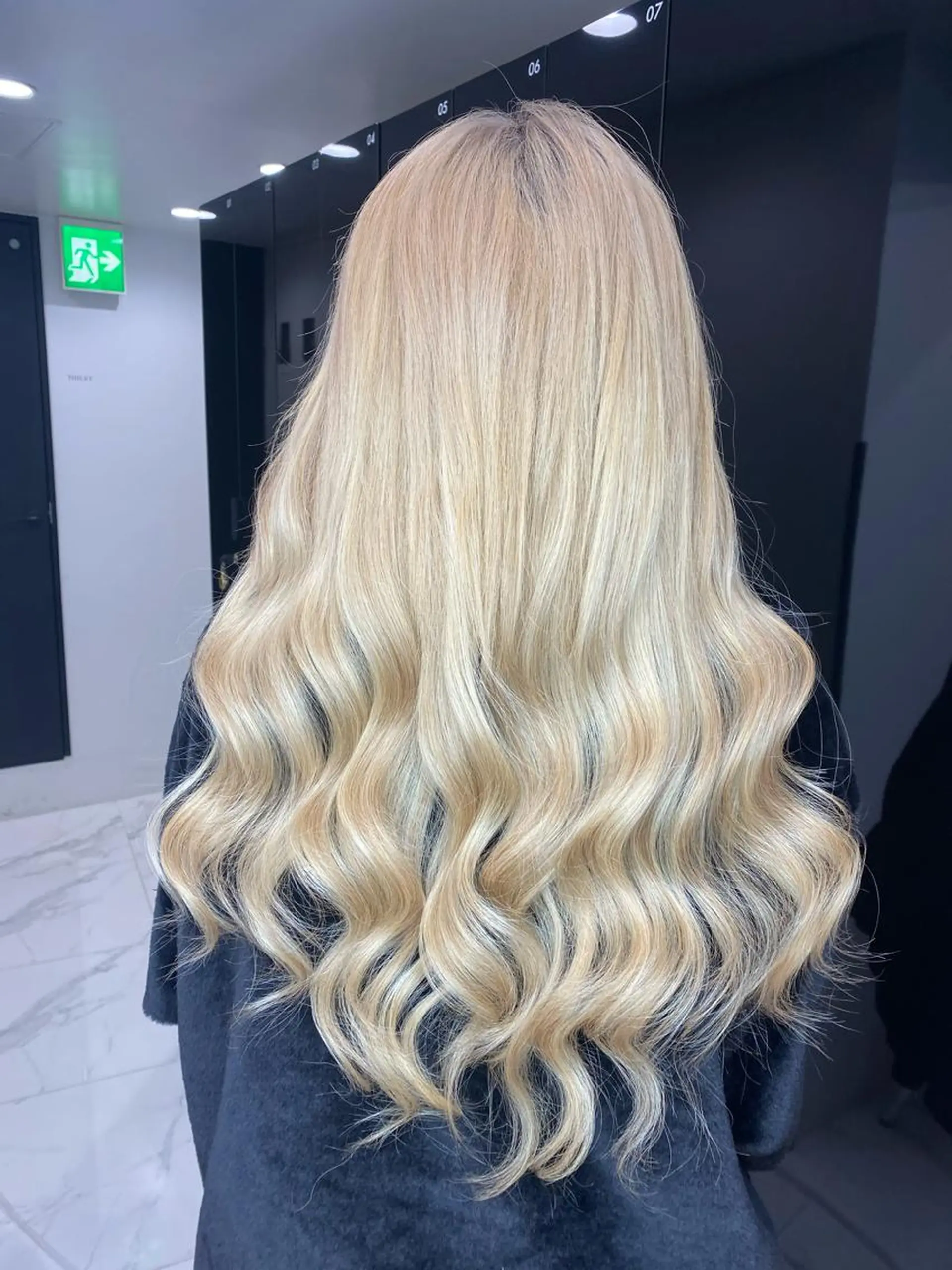 ロング カラー ブリーチ 魅力引き出しヘア🐾 るくものヘアスタイル