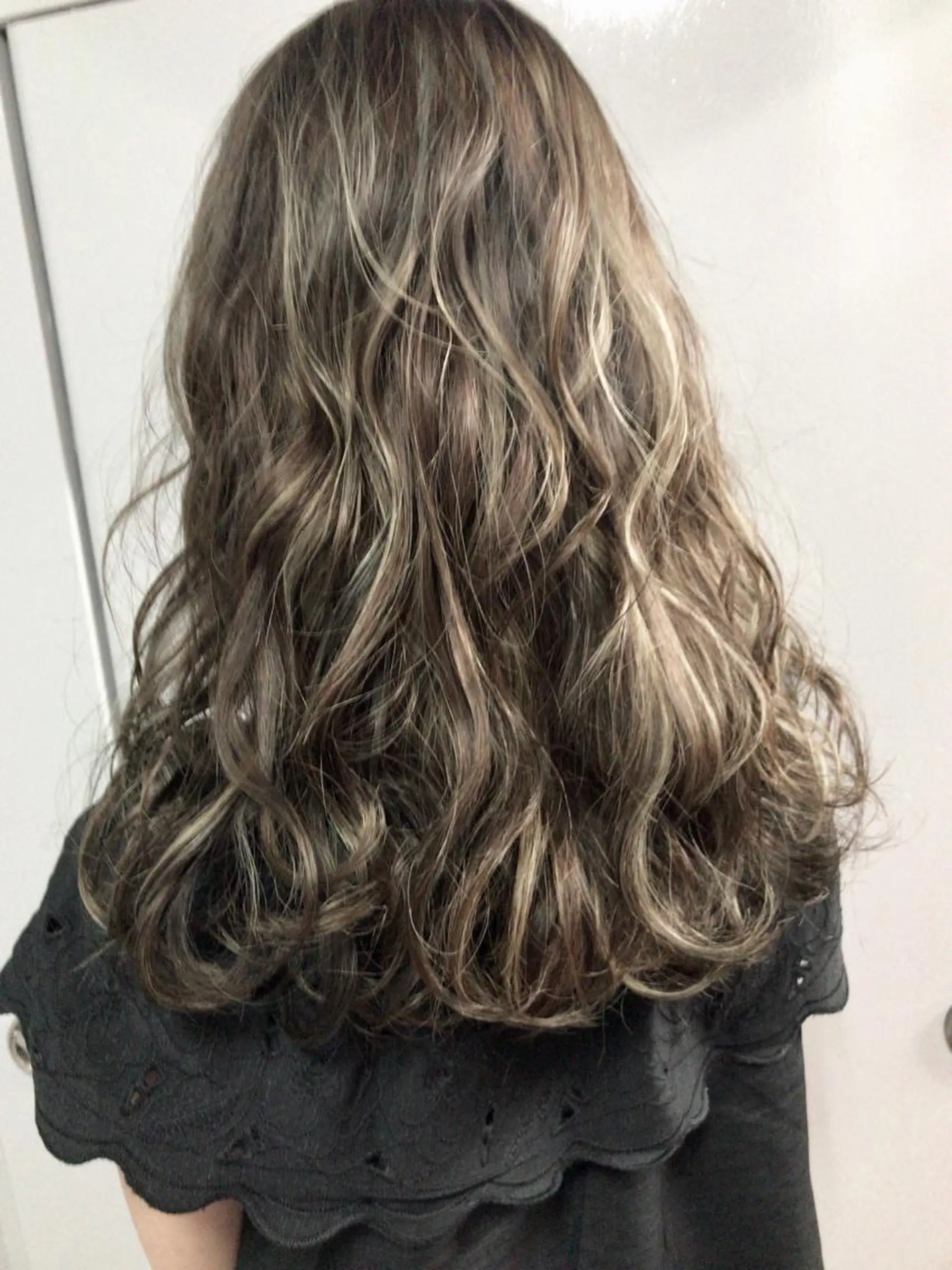 セミロング カラー ハイライトカラー ハイライト ヘアカラー レイヤーカット匠 イソザキノリユキのヘアスタイル