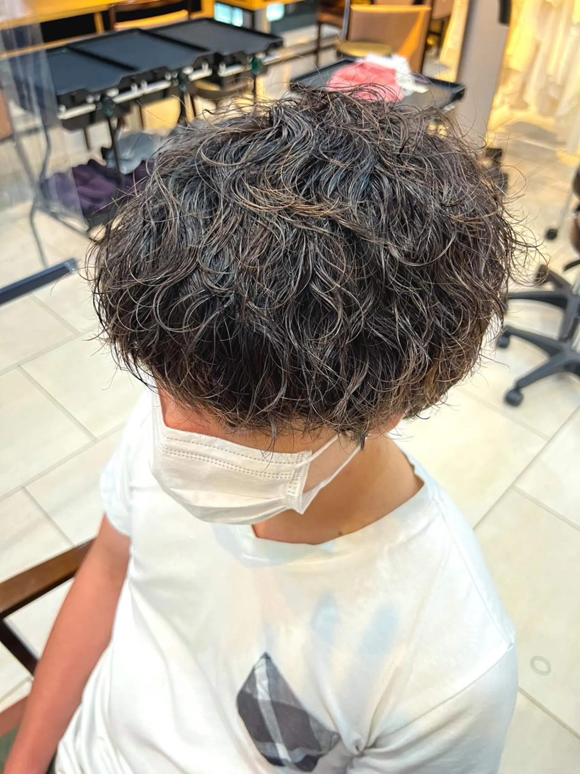 ショート パーマ メンズ メンズパーマ 波巻きパーマ カット パーマ メンズカット曲がる 縮毛矯正佐々木タクマのヘアスタイル