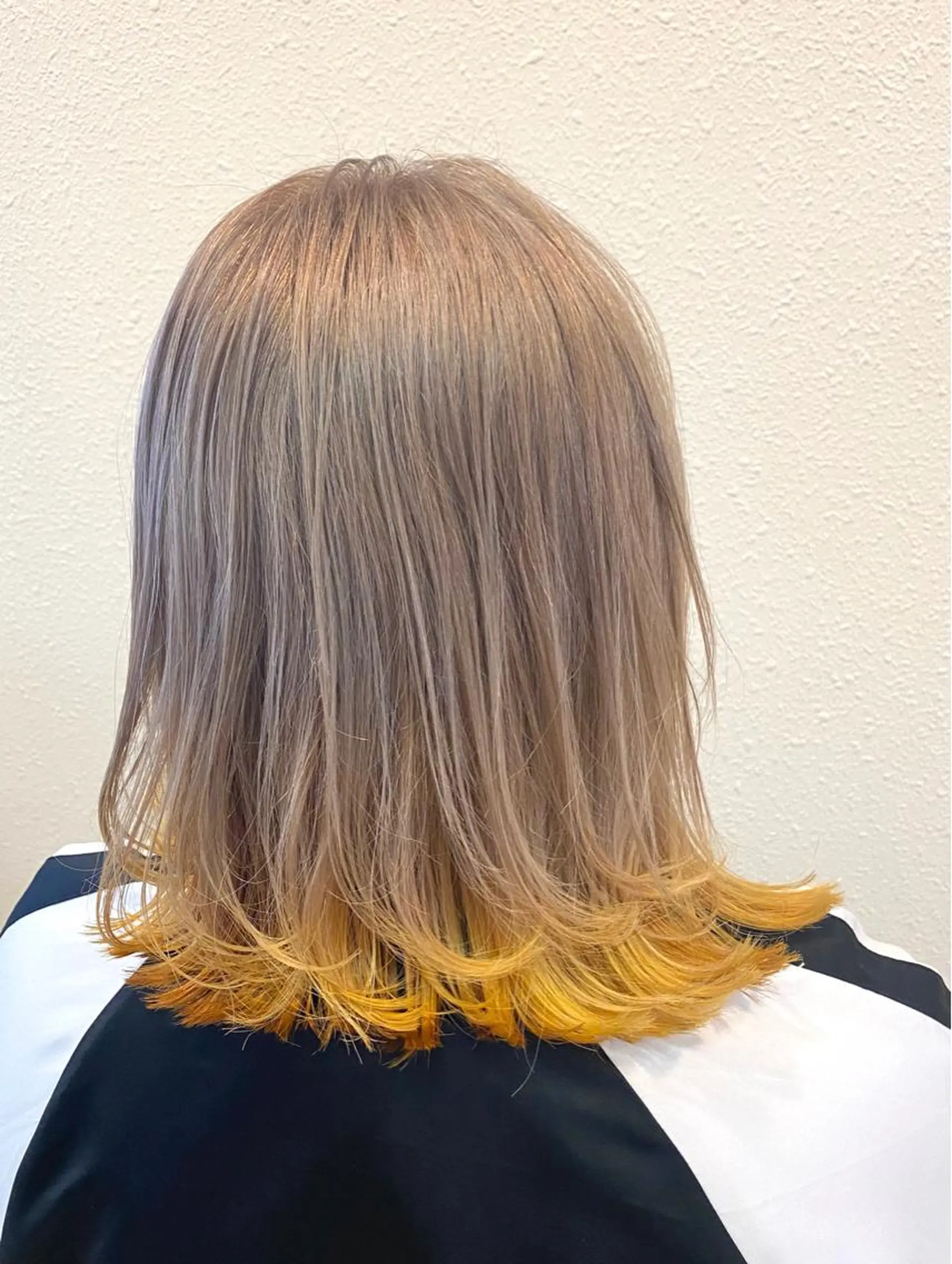 ミディアム イエローカラー coeur所属・中川 茜里のヘアスタイル