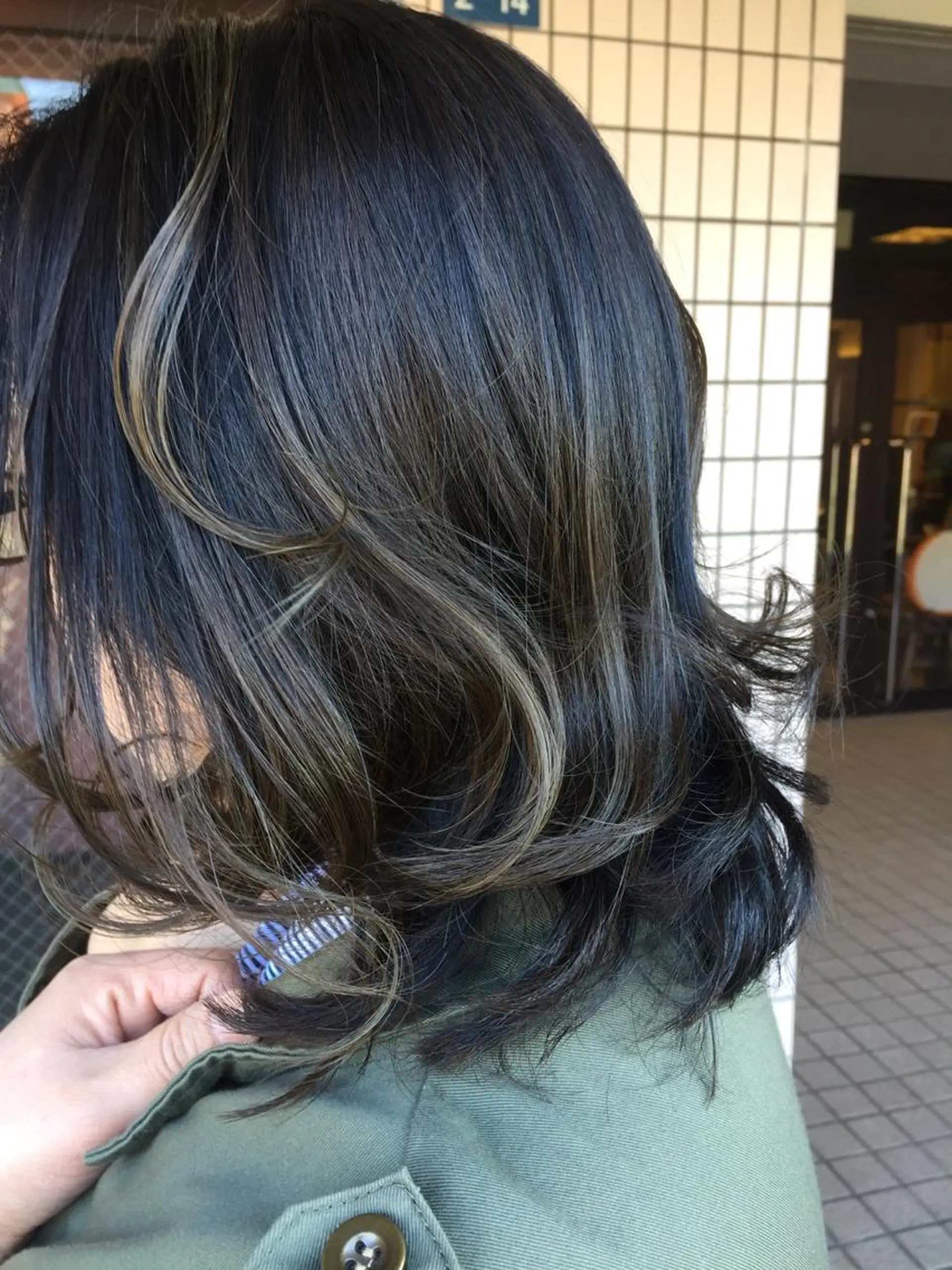 ミディアム カラー ハイライトカラー ボブ ハイライト 外ハネヘア カット ヘアカラー A.hair所属・齊藤 篤士のヘアスタイル