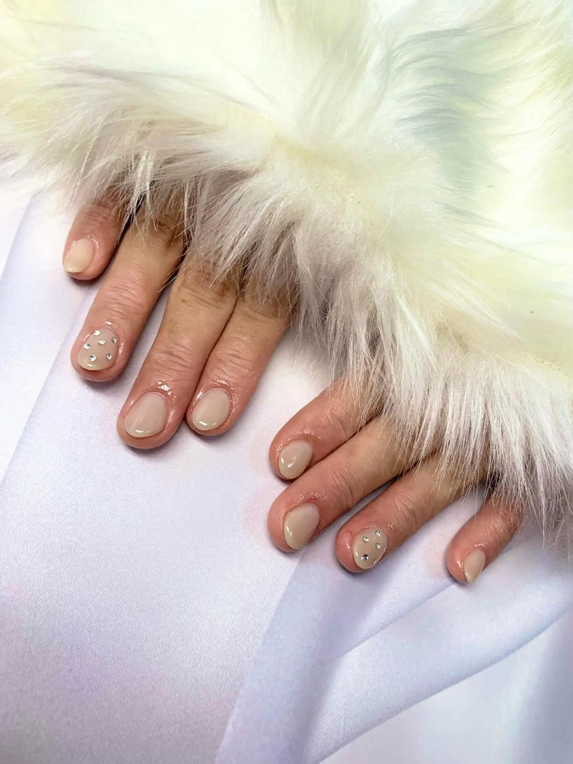 ネイル ドット ワンカラーネイル ストーンネイル ハンドネイル 痩身/脱毛/ネイル HARUKAのエステ・リラクイメージ