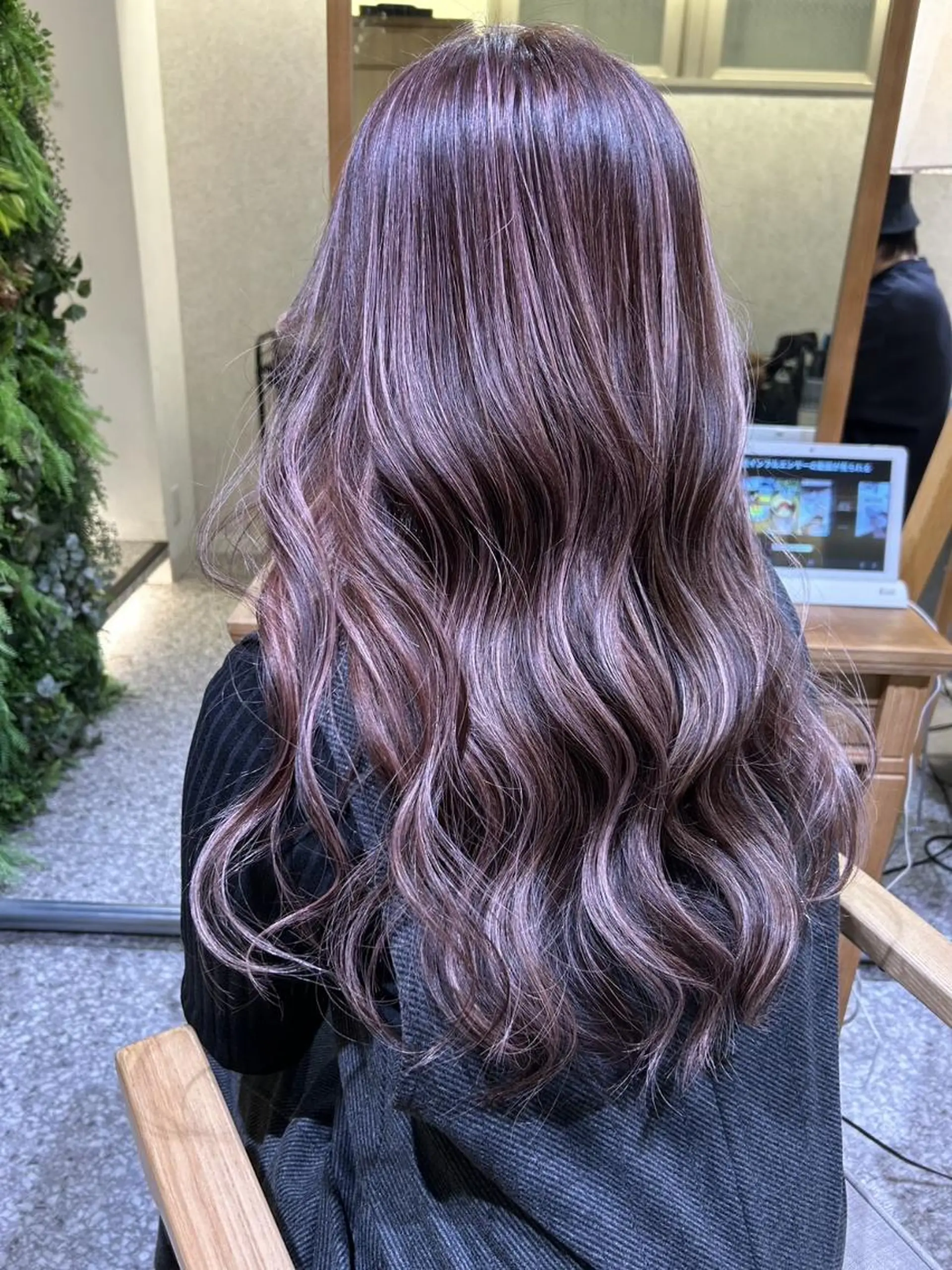 ロング カラー ブリーチ ブラウンカラー ショコラブラウン ダブルカラー ブリーチなしカラー ヘアカラー トリートメント TIGRE kamitoriのヘアスタイル