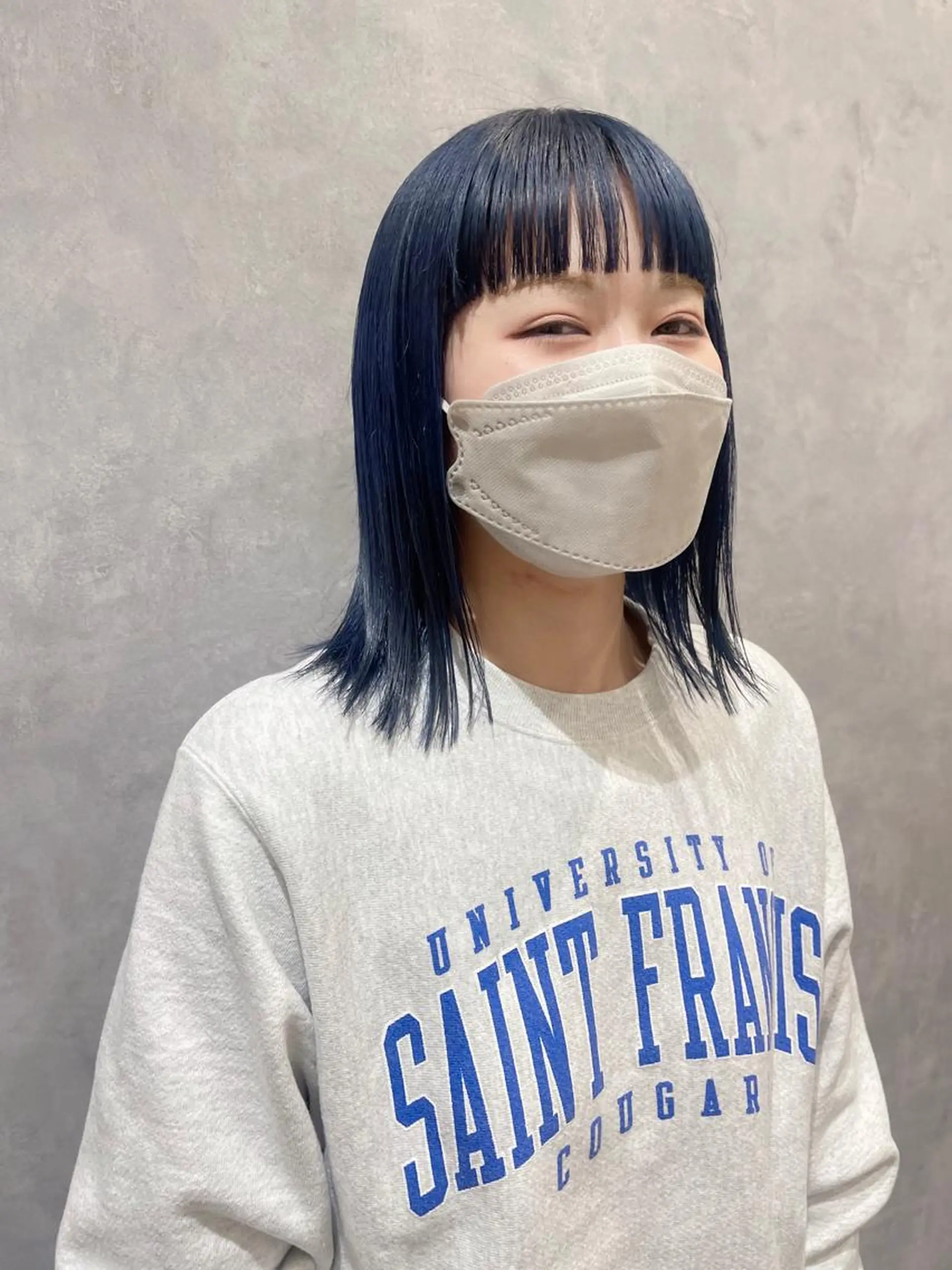 セミロング カラー ブリーチ ネイビーカラー ヘアスタイルは 『キーちゃん』に！のヘアスタイル