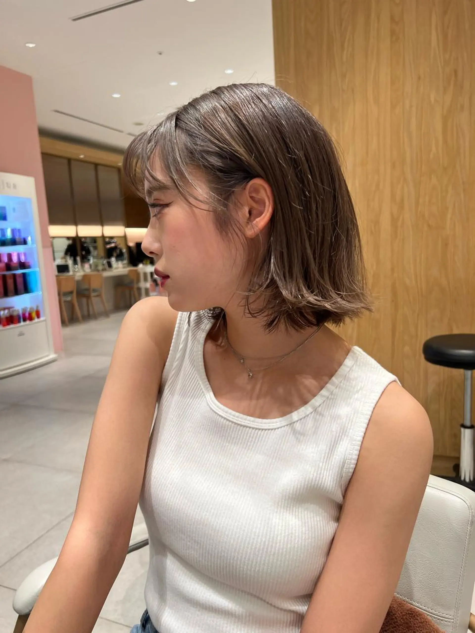 ショート カラー ベージュカラー ブリーチ ブリーチなしカラー ボブ 韓国風ヘア カット ヘアカラー トリートメント レイヤー専門家 ダブルカラー修のヘアスタイル