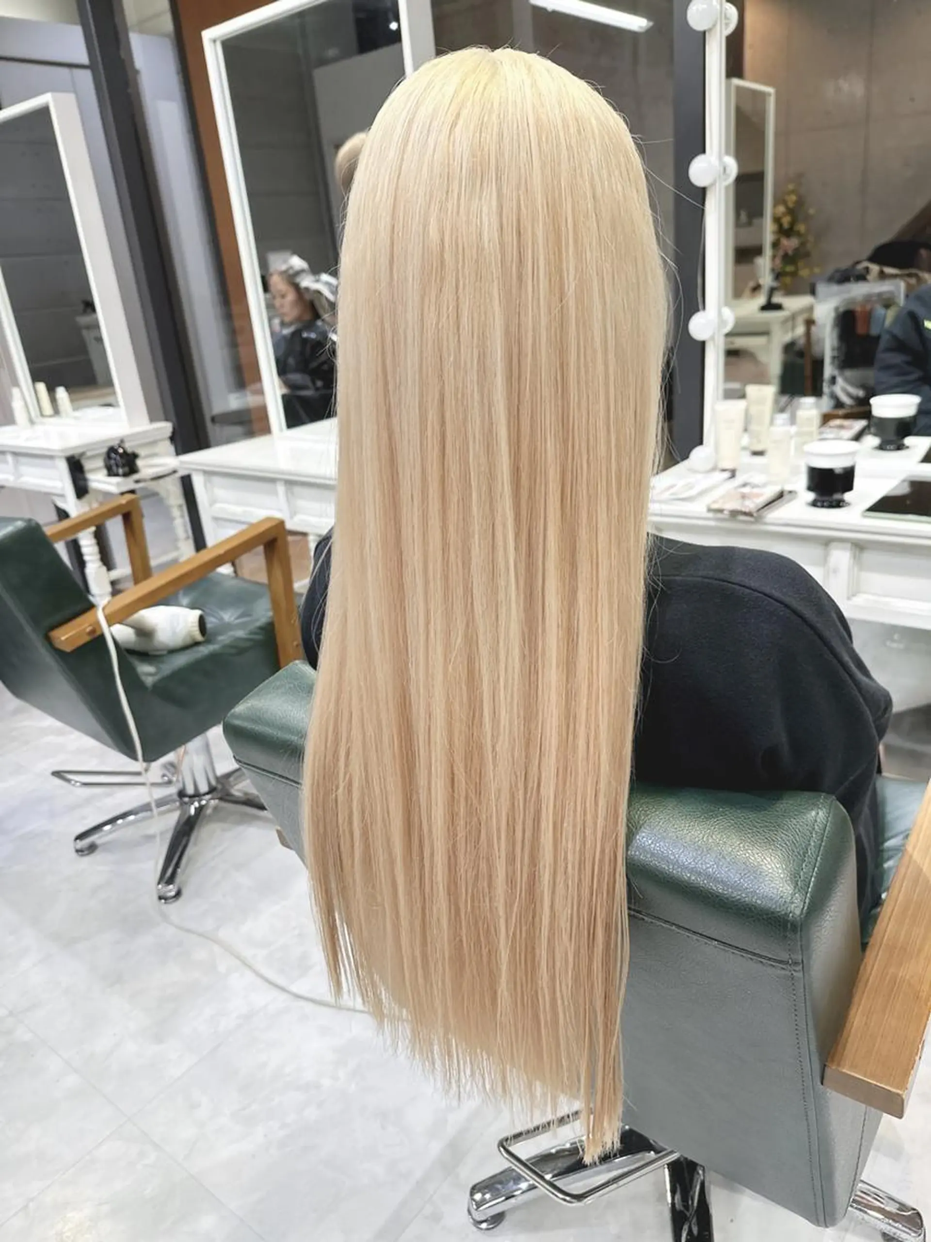 カラー ロング ヘアアレンジ 抜きっぱなしブロンド ブロンド ハイトーンカラー ホワイトブロンド モテ髪透明感❤️ デイズヘアカラーのヘアスタイル