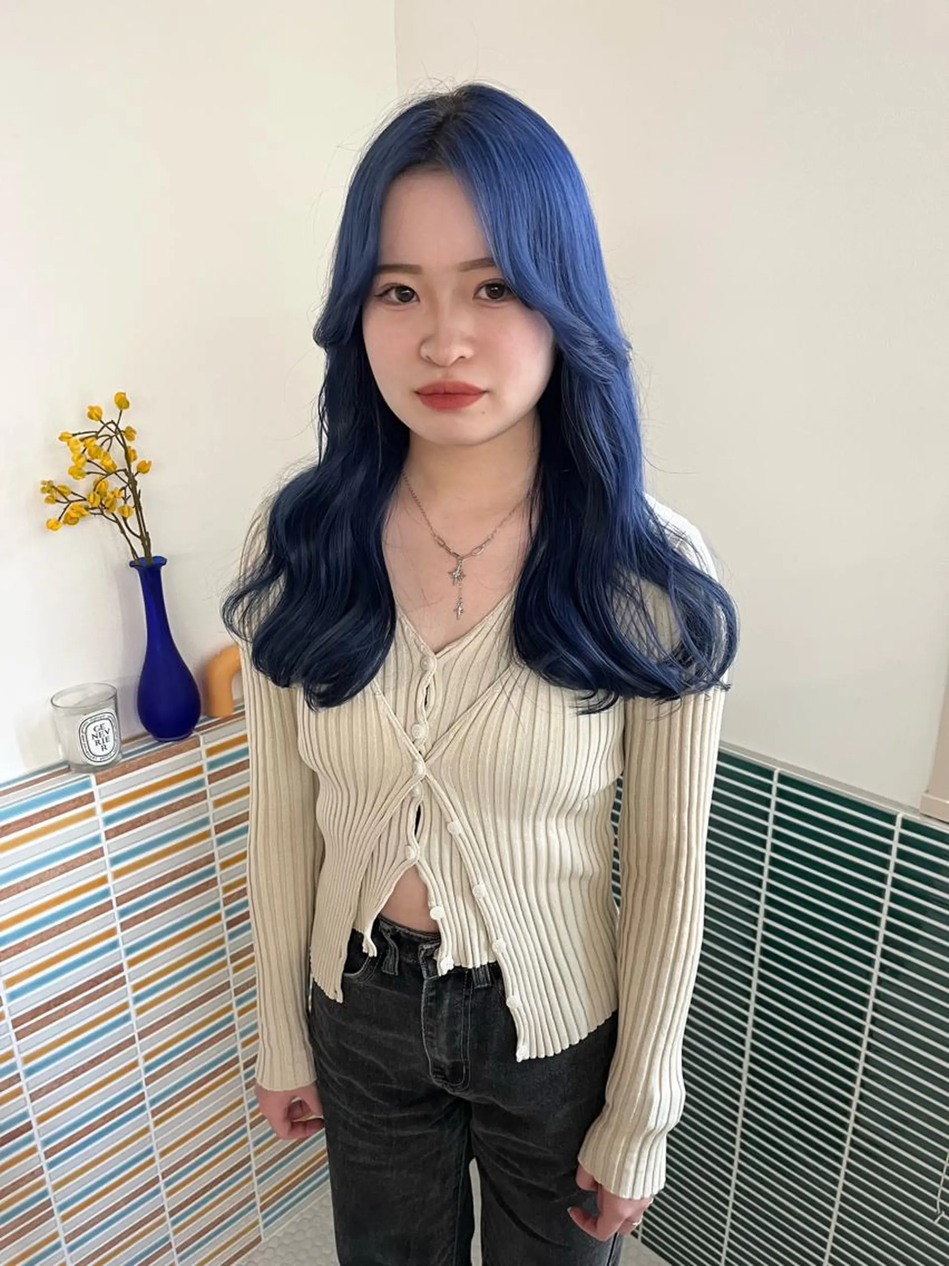 セミロング カラー ブリーチ ネイビーカラー 韓国風ヘア ヘアカラー トリートメント 🩷ハイトーン透明感 レイヤー🩷ユリカのヘアスタイル