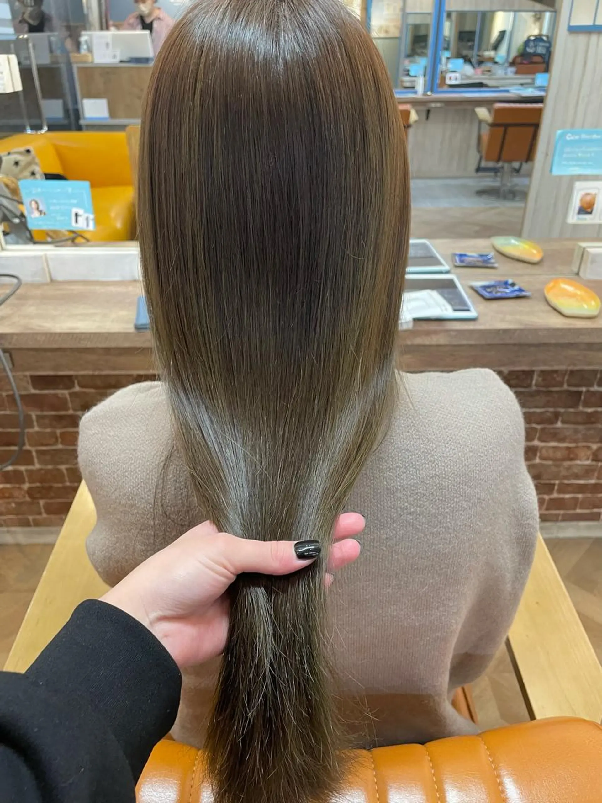 ミディアム カラー ベージュカラー オリーブベージュ カワシマ セイカのヘアスタイル