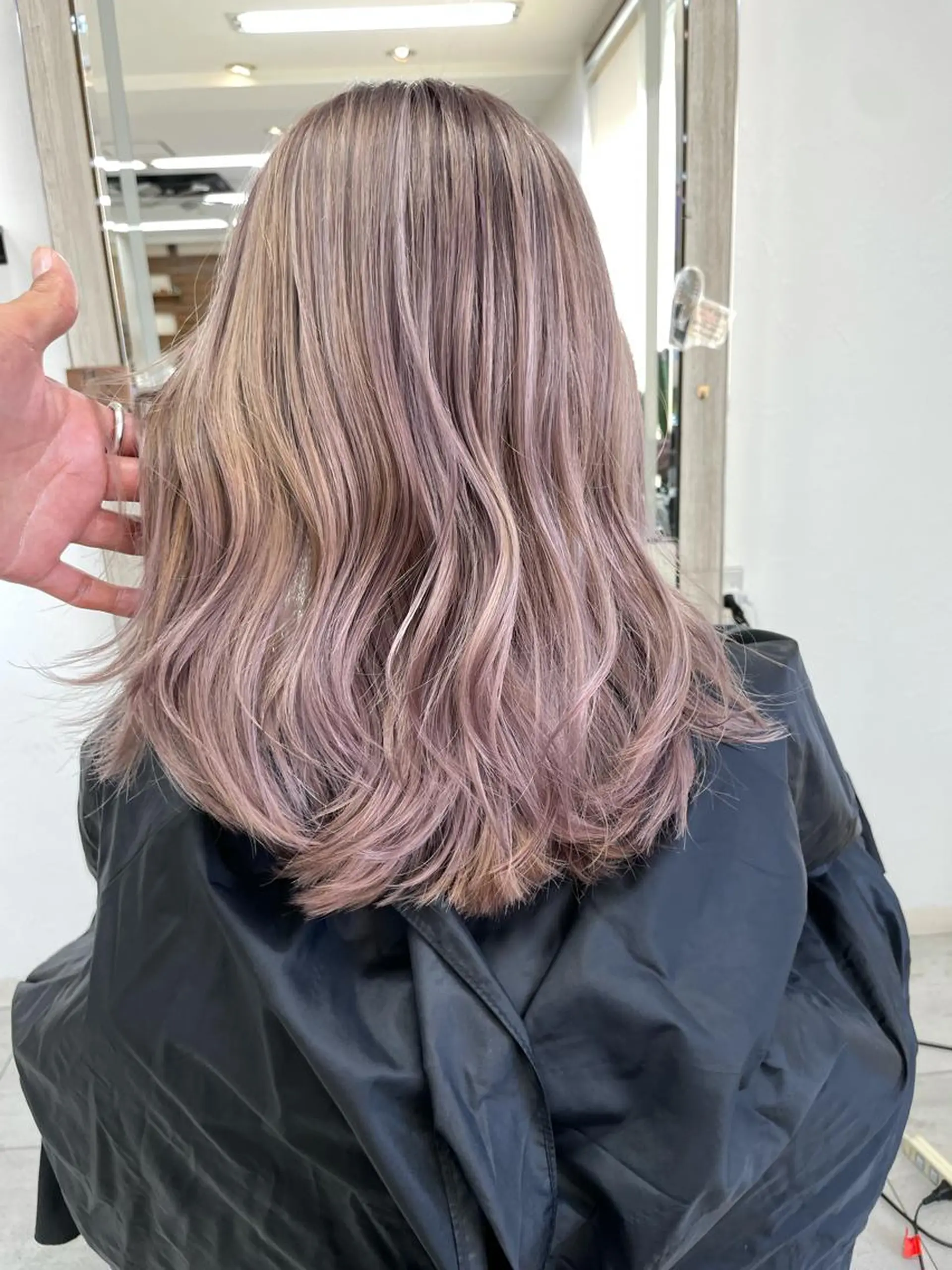 ミディアム ヘアカラー カラー職人/上川原 雄飛のヘアスタイル