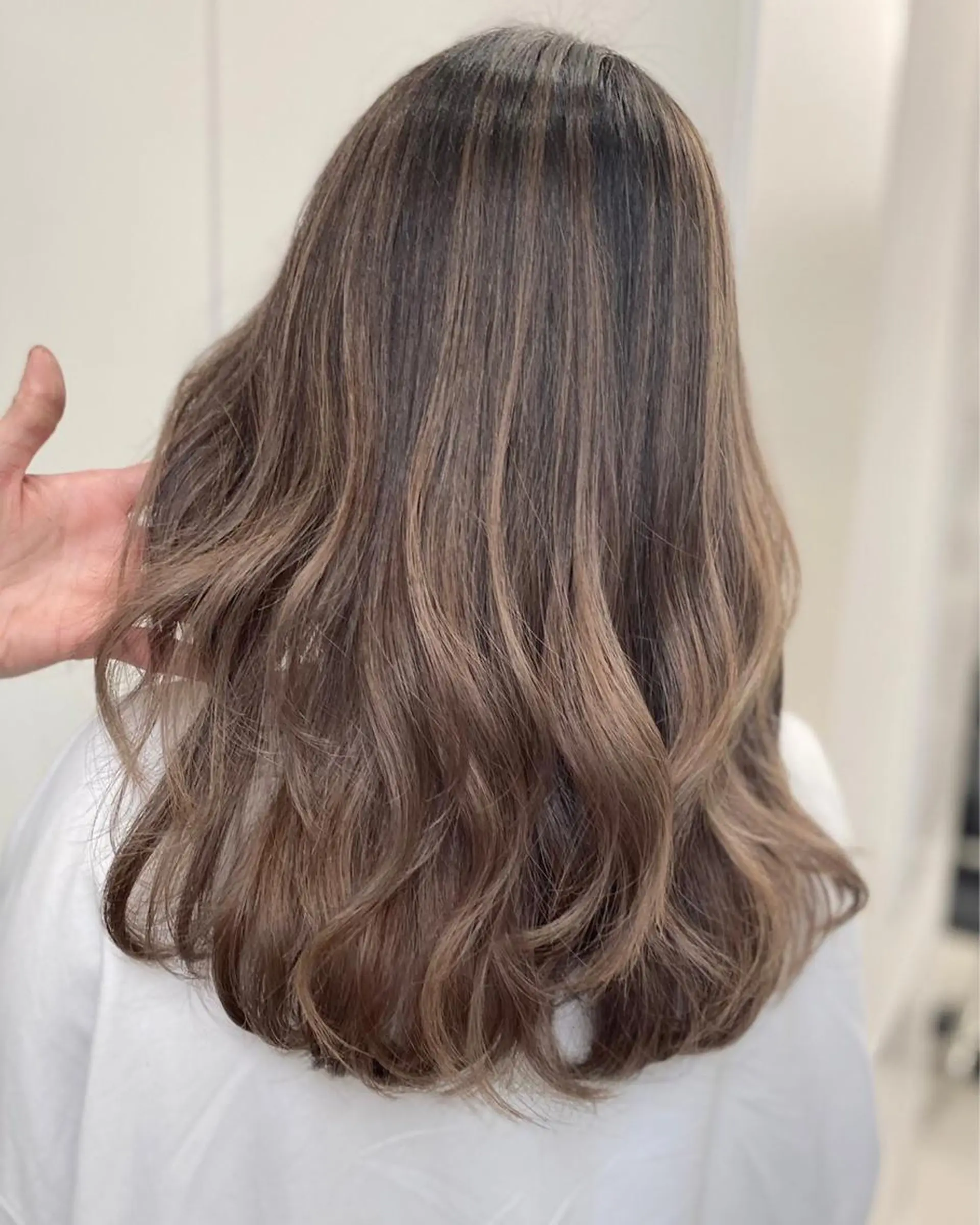 ロング カラー ヘアアレンジ ベージュカラー ミルクティーベージュ 【公式】amble luxe池袋東口🩷のヘアスタイル