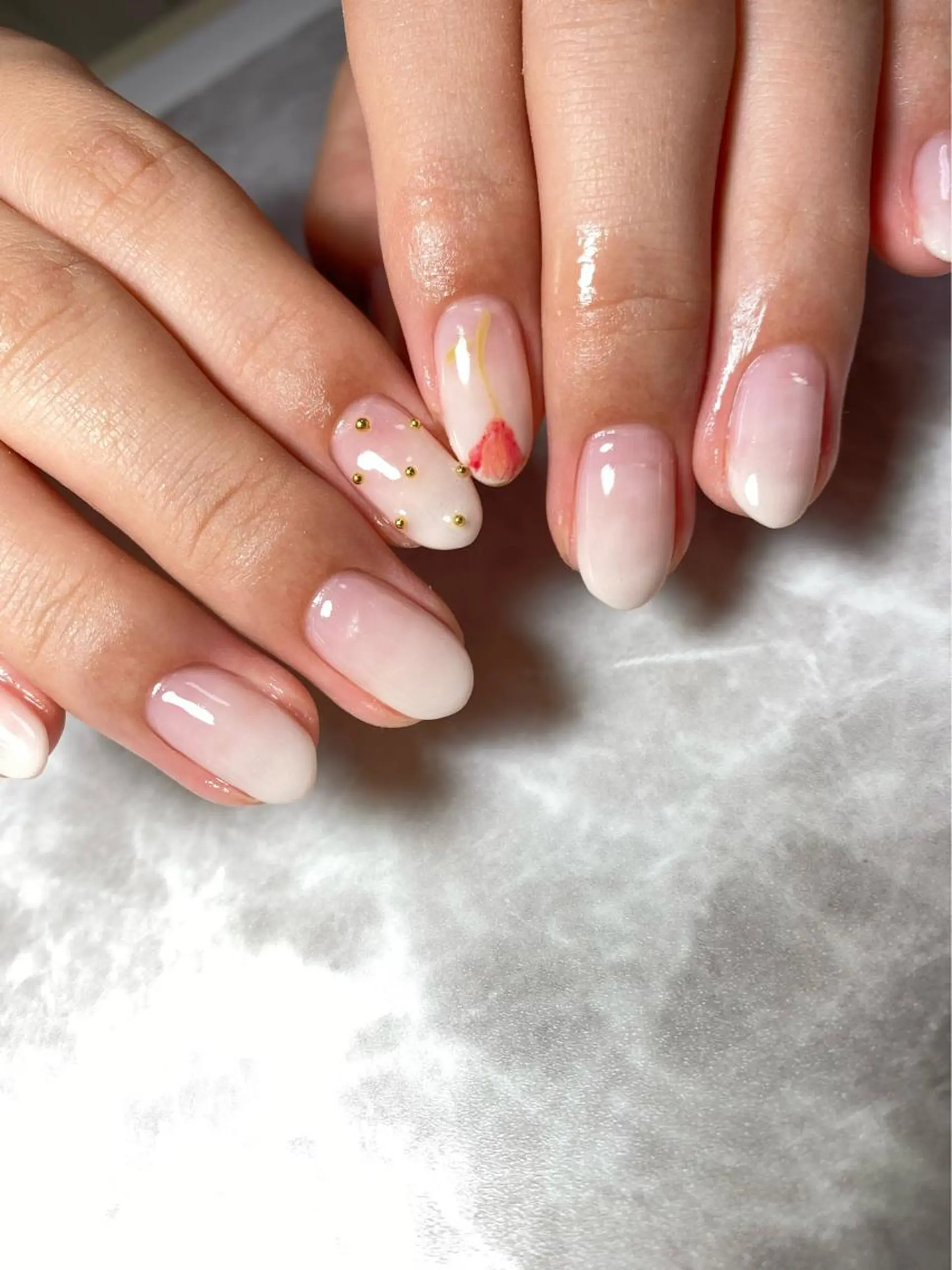 ネイル フラワーネイル ジェルネイル ゴールド グラデーション オフィスネイル ハンドネイル nailsalon RMIKのネイルデザイン