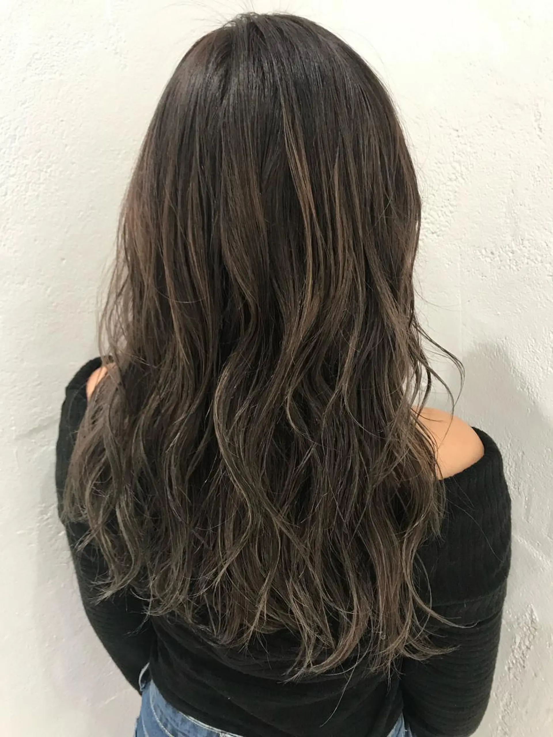 ロング カラー パーマ ヘアアレンジ ヘアカラー 韓国ヘア🇰🇷/ レイヤーカット✂︎のヘアスタイル