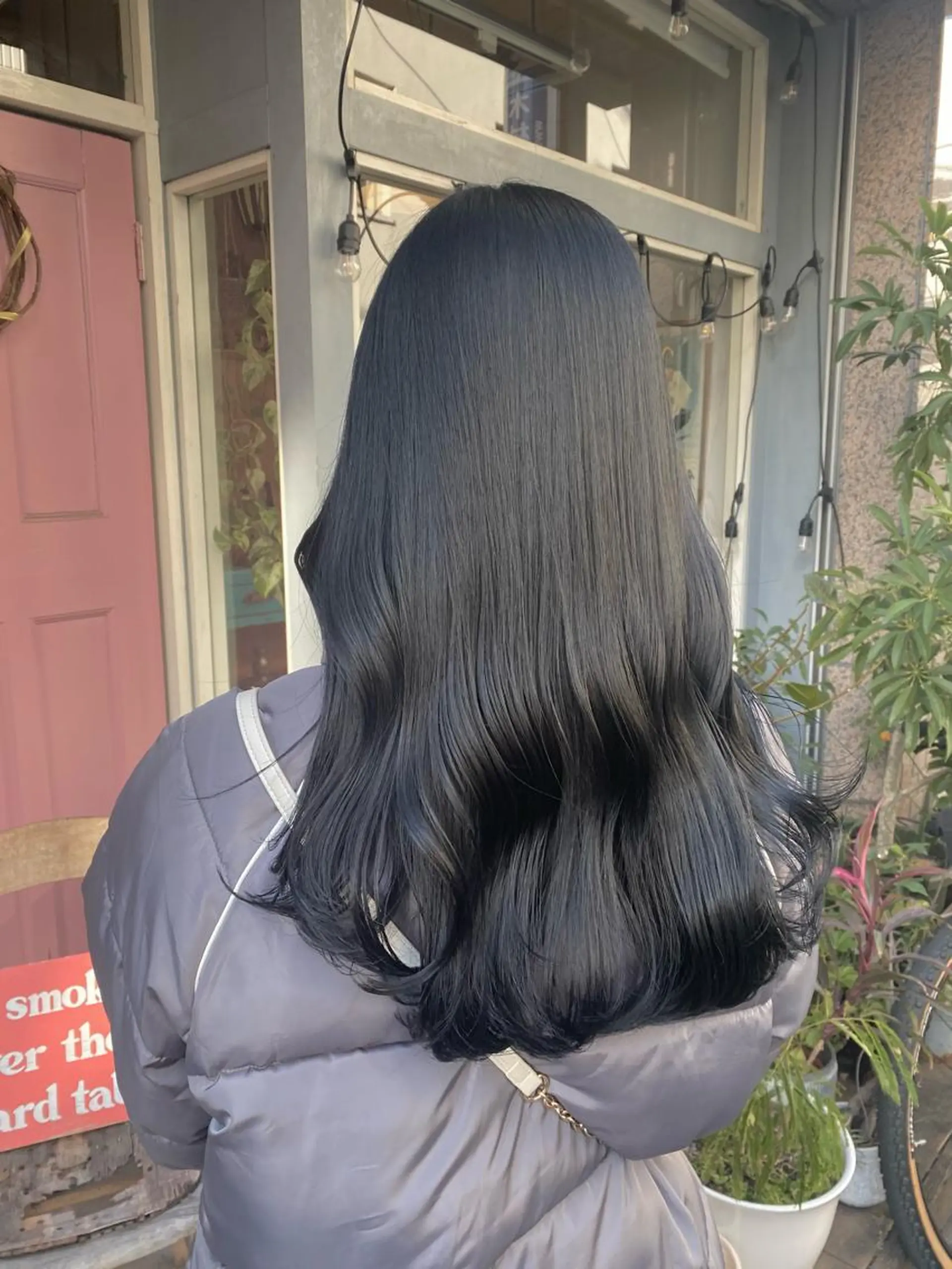 セミロング カラー 黒髪 ブルーカラー ブルーブラック カット ヘアカラー トリートメント ヤスザトアヤノ ／レイヤー／オリーブのヘアスタイル