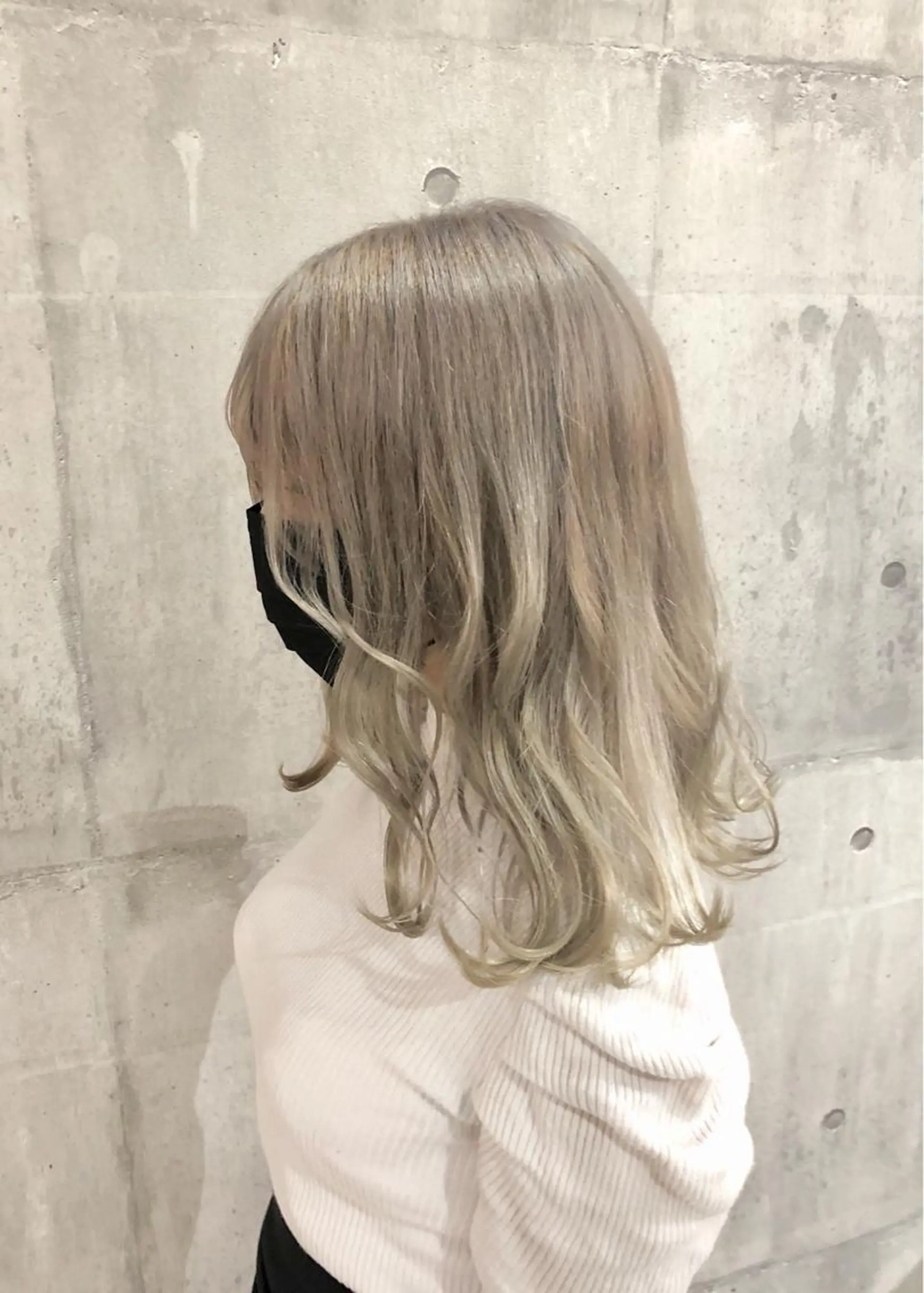 ミディアム カラー イルミナカラー ピンクカラー ホワイトピンク ヘアカラー トリートメント レイヤー/韓国 ハイトーン興津史弥のヘアスタイル