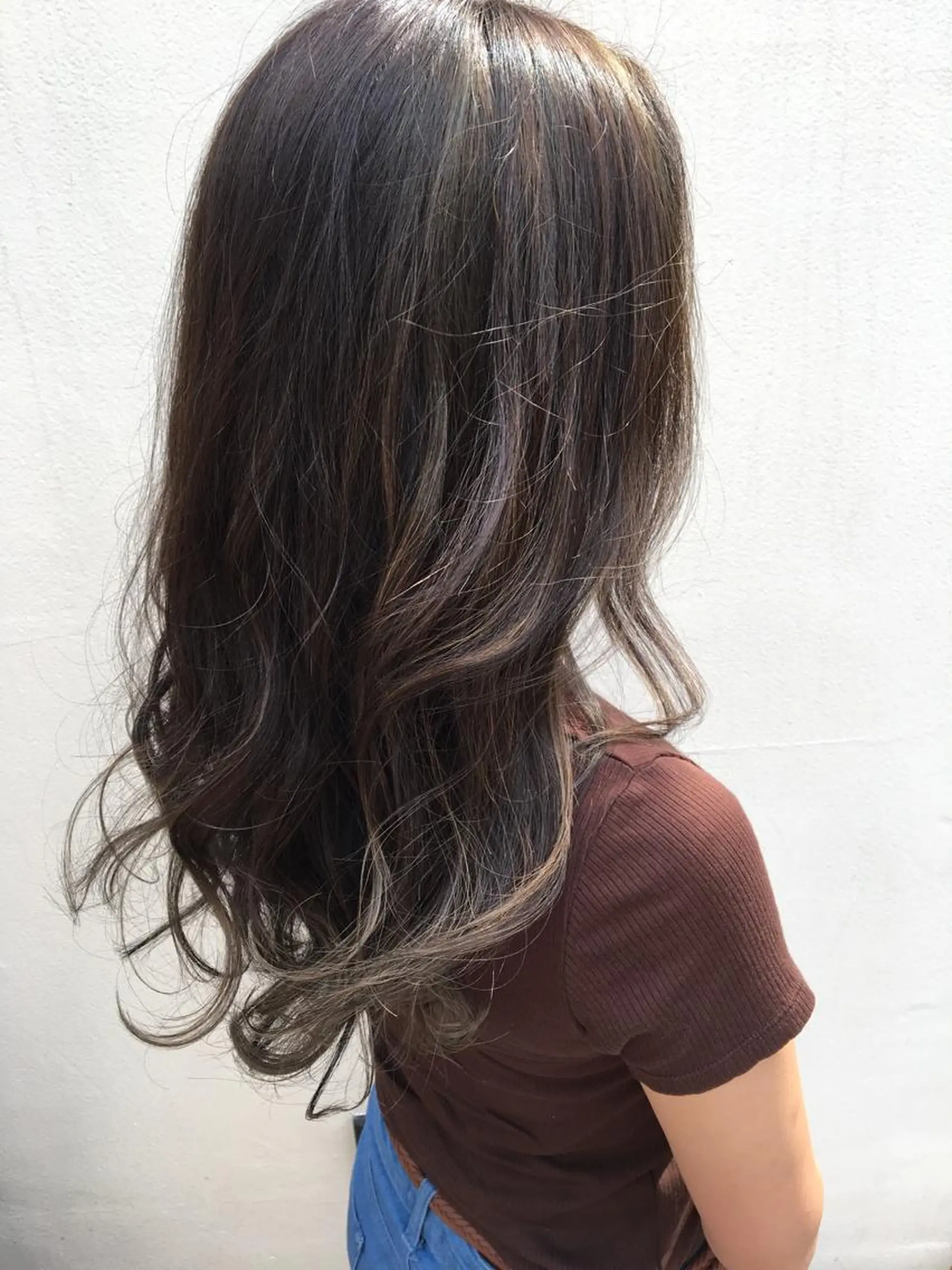 カラー THE DAY所属・AKI HASHIMOTOのヘアスタイル