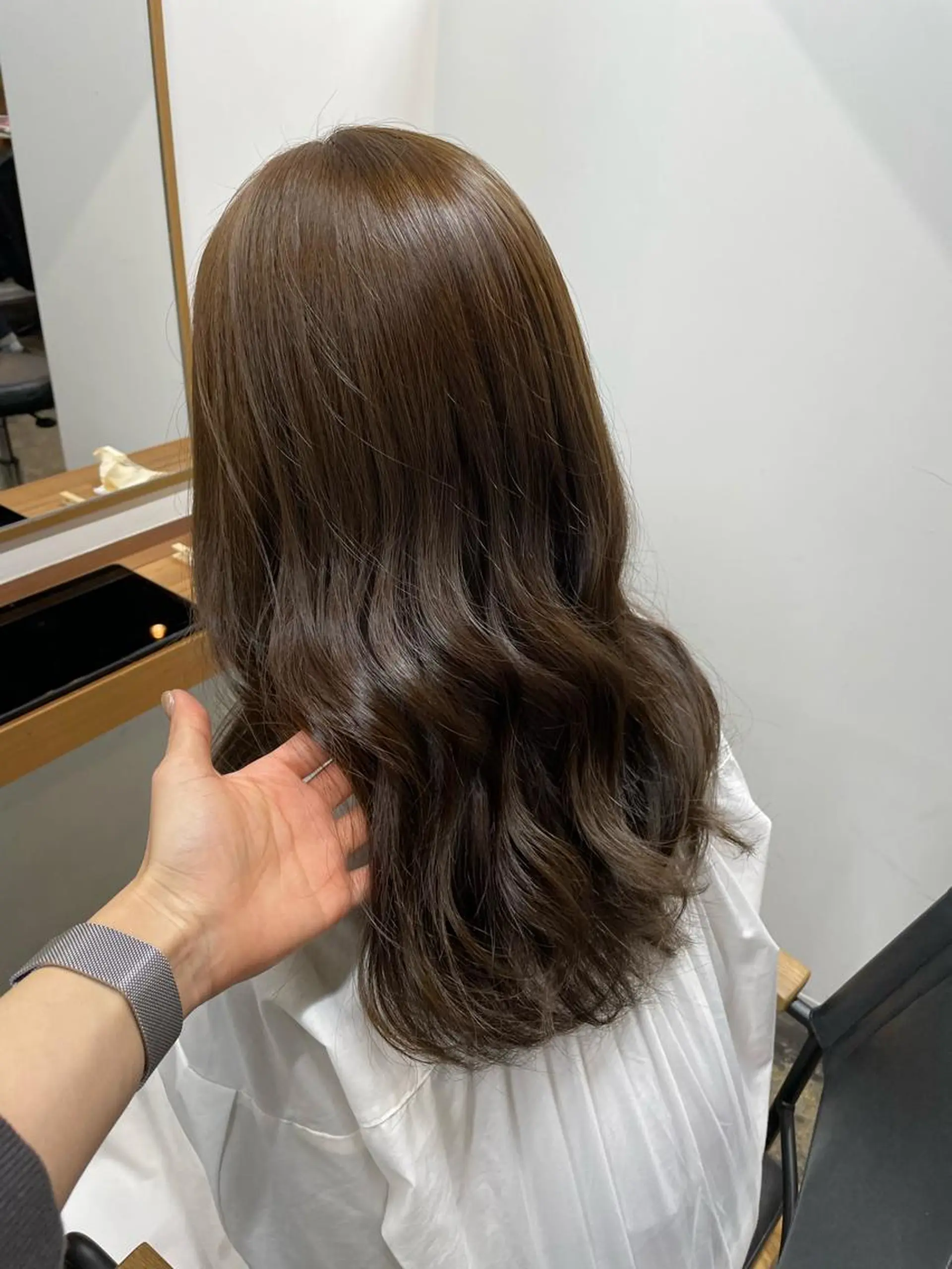 ロング カラー ミルクティー× グレージュMOMOのヘアスタイル