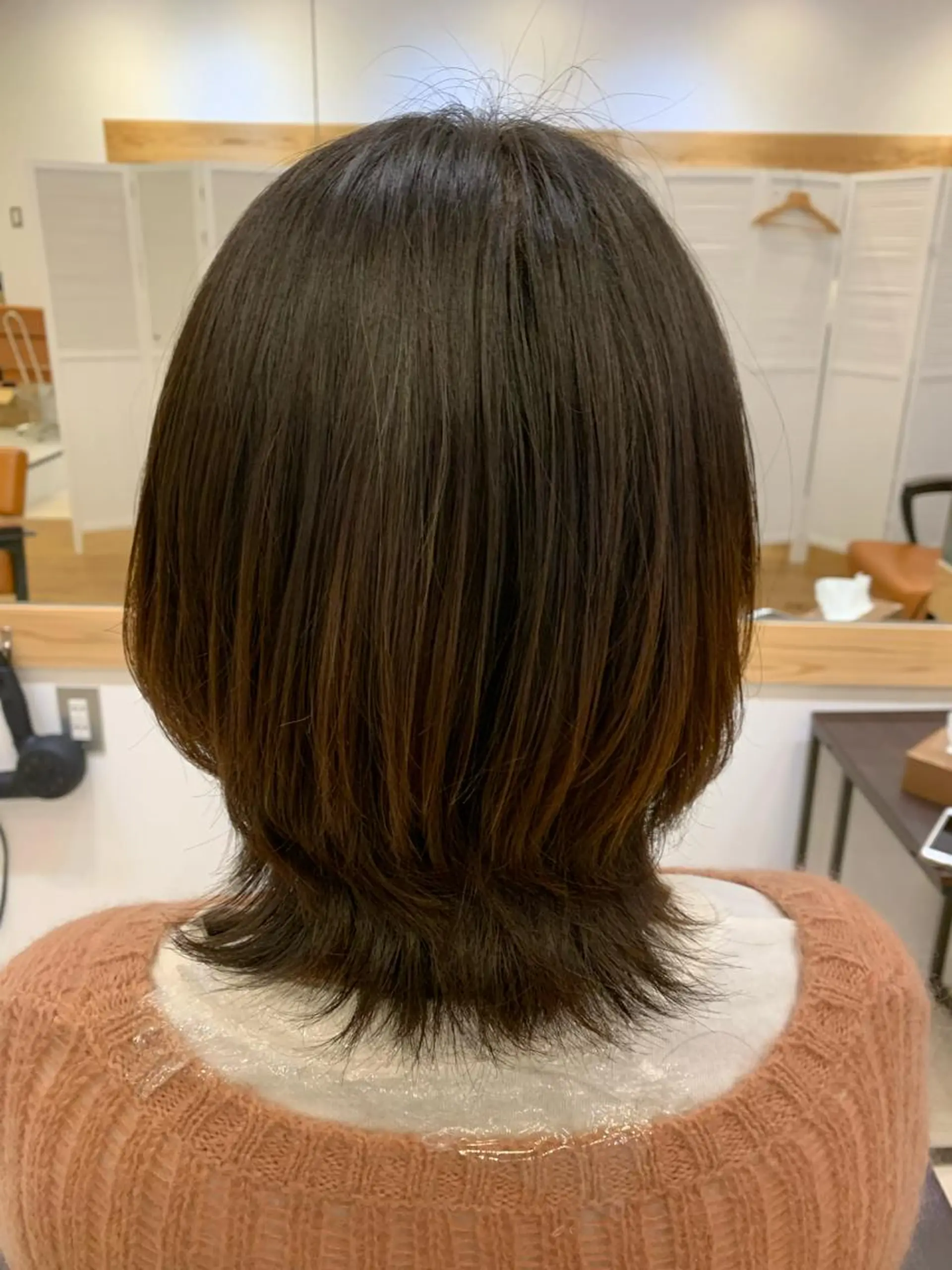 ミディアム レイヤーカット 外ハネヘア ウルフカット ウルフレイヤー アグヘアーフィンカ所属・サケモト ユウジのヘアスタイル