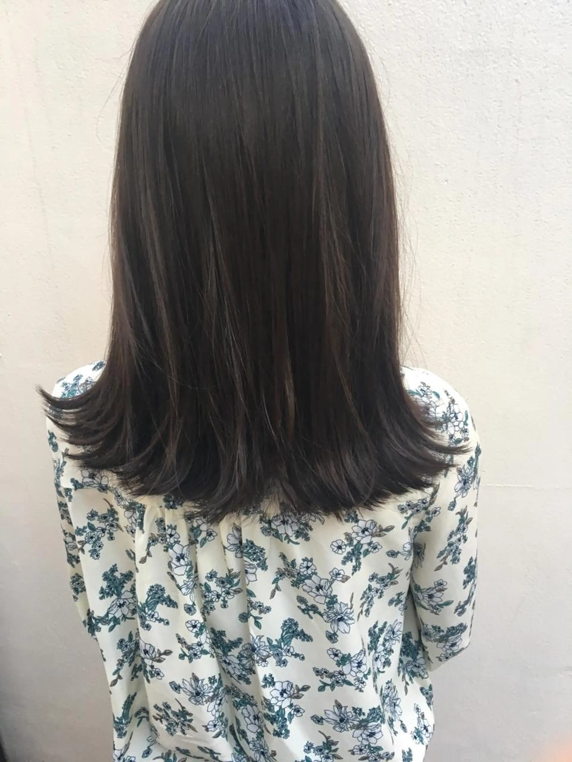 ミディアム カラー THE DAY所属・AKI HASHIMOTOのヘアスタイル