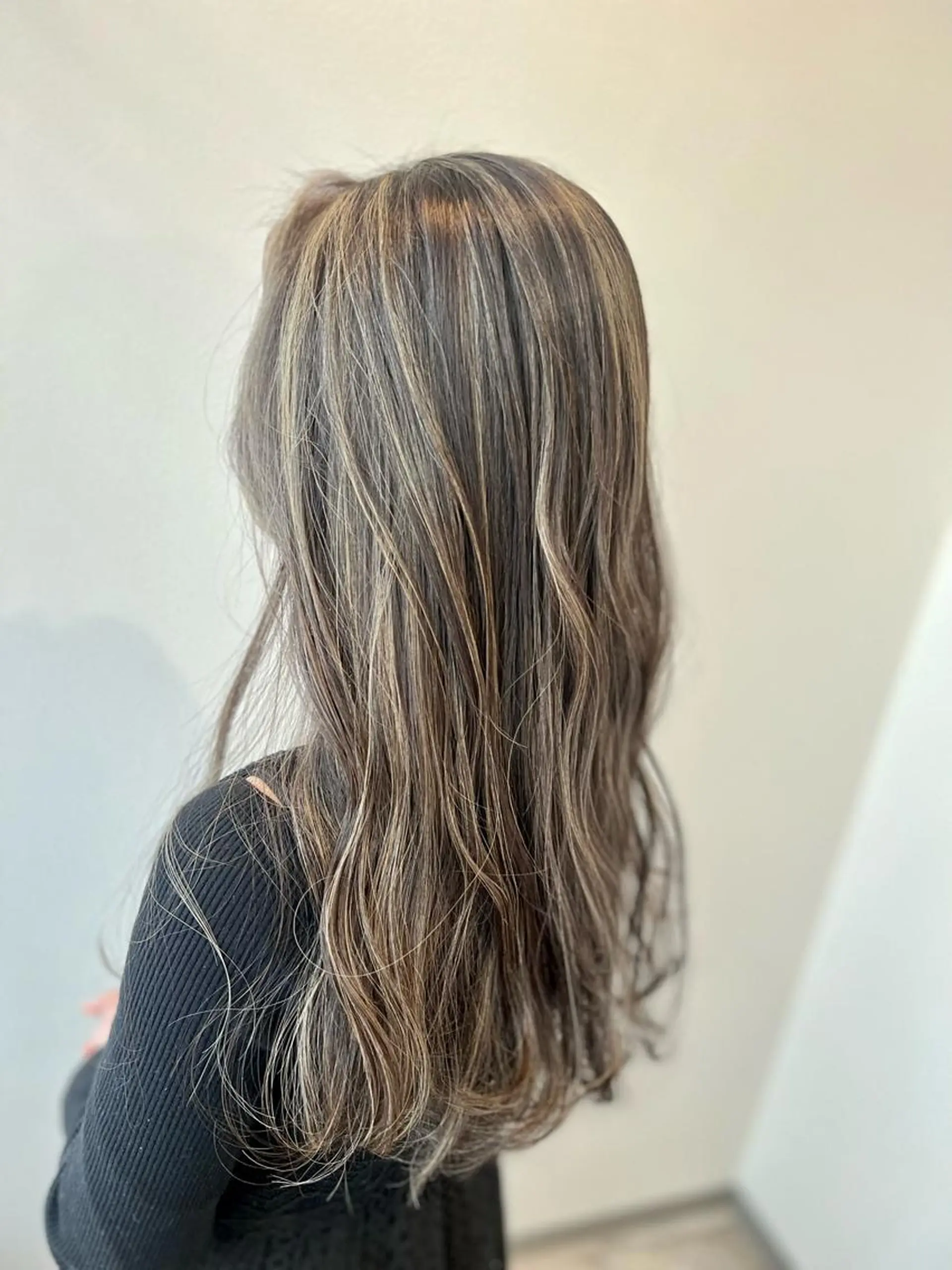 セミロング ハイライト ヘアカラー トリートメント ブリーチ毛に縮毛矯正 ✨カラー✨山田 正幸のヘアスタイル