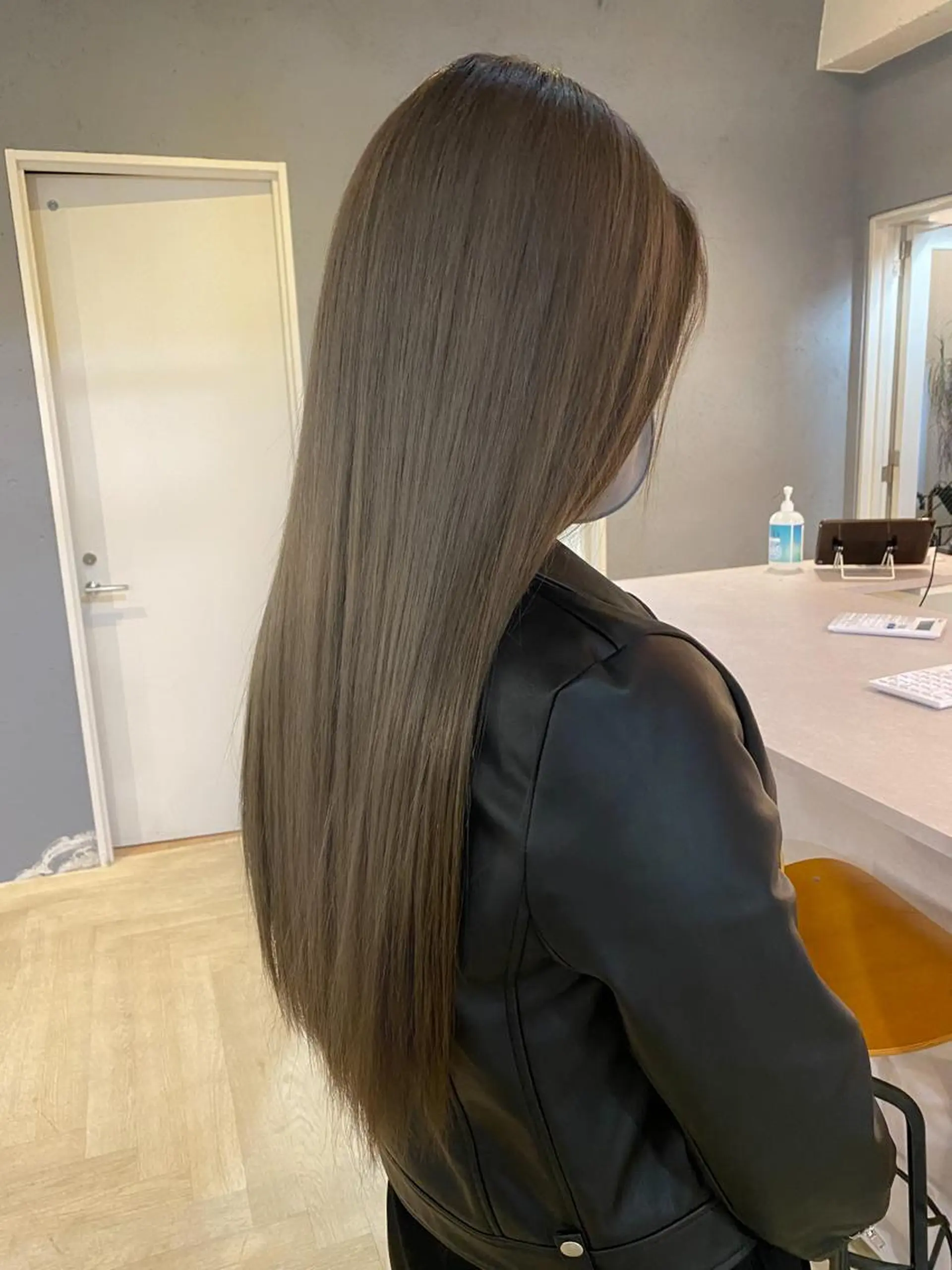 ロング カラー ハイトーンカラー 髪質改善 トリートメント 顔まわりカラー特化 赤津百合絵のヘアスタイル