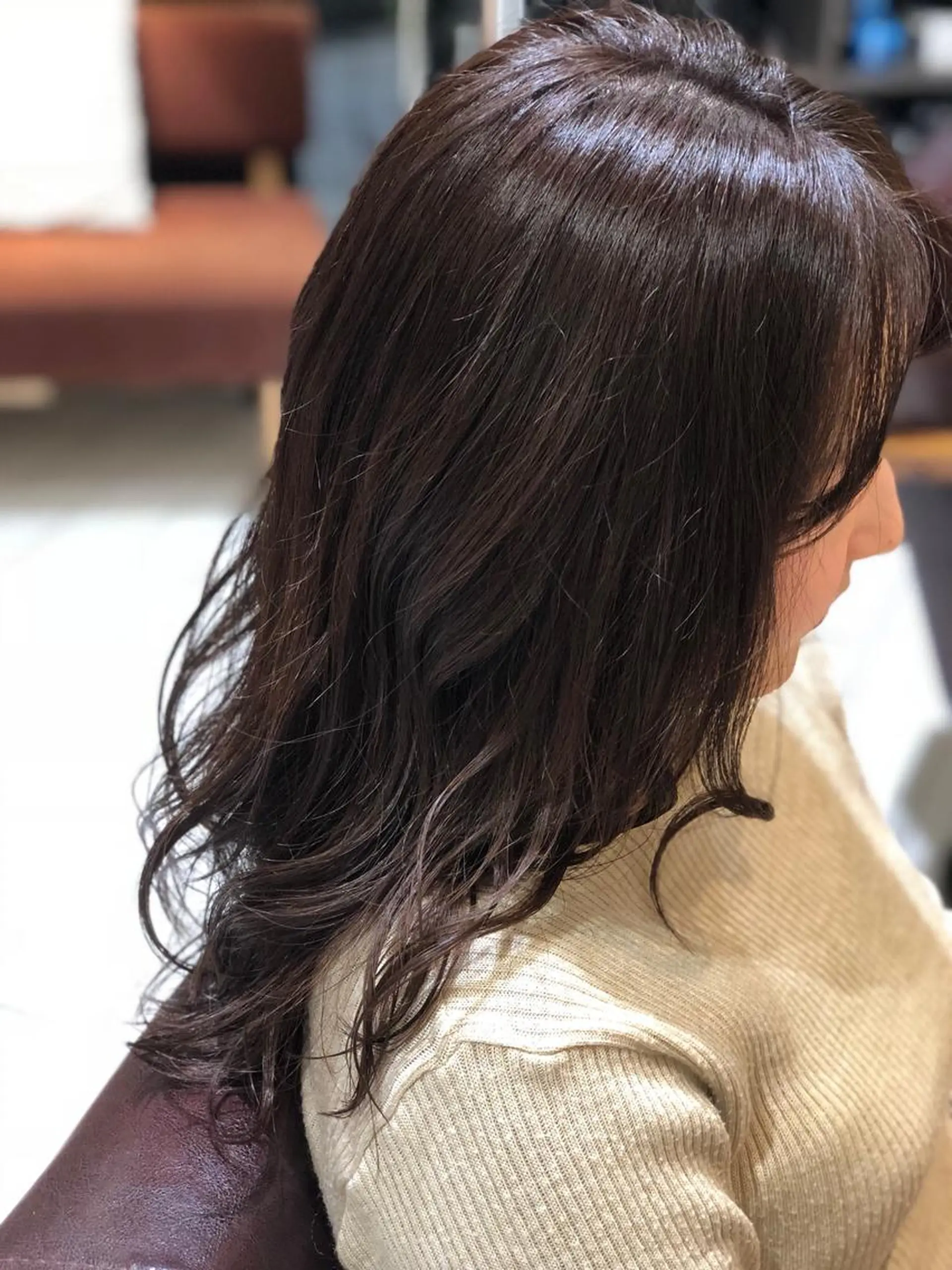 セミロング カラー パーマ ヘアアレンジ ネイル セミロングパーマ ベージュカラー ブラウンカラー 透明感カラー グラデーションカラー 【ツヤ髪美容師】 ツダケイスケのヘアスタイル