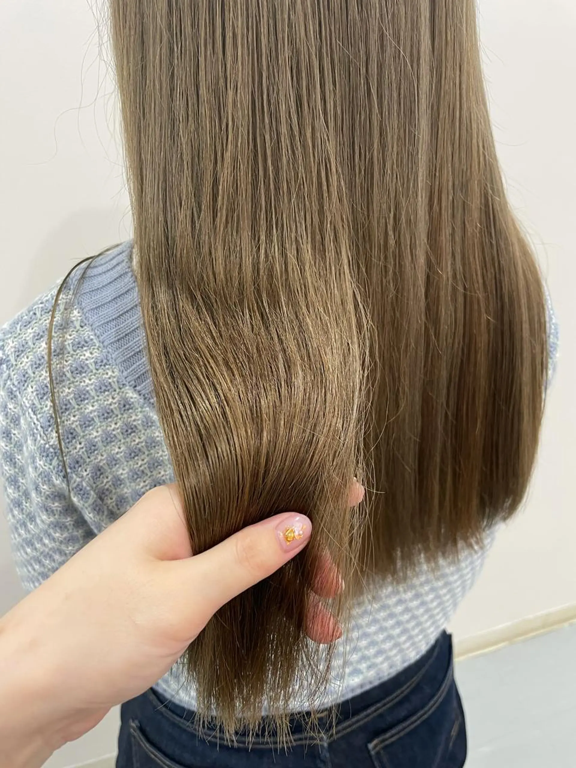 ロング カラー akane .のヘアスタイル