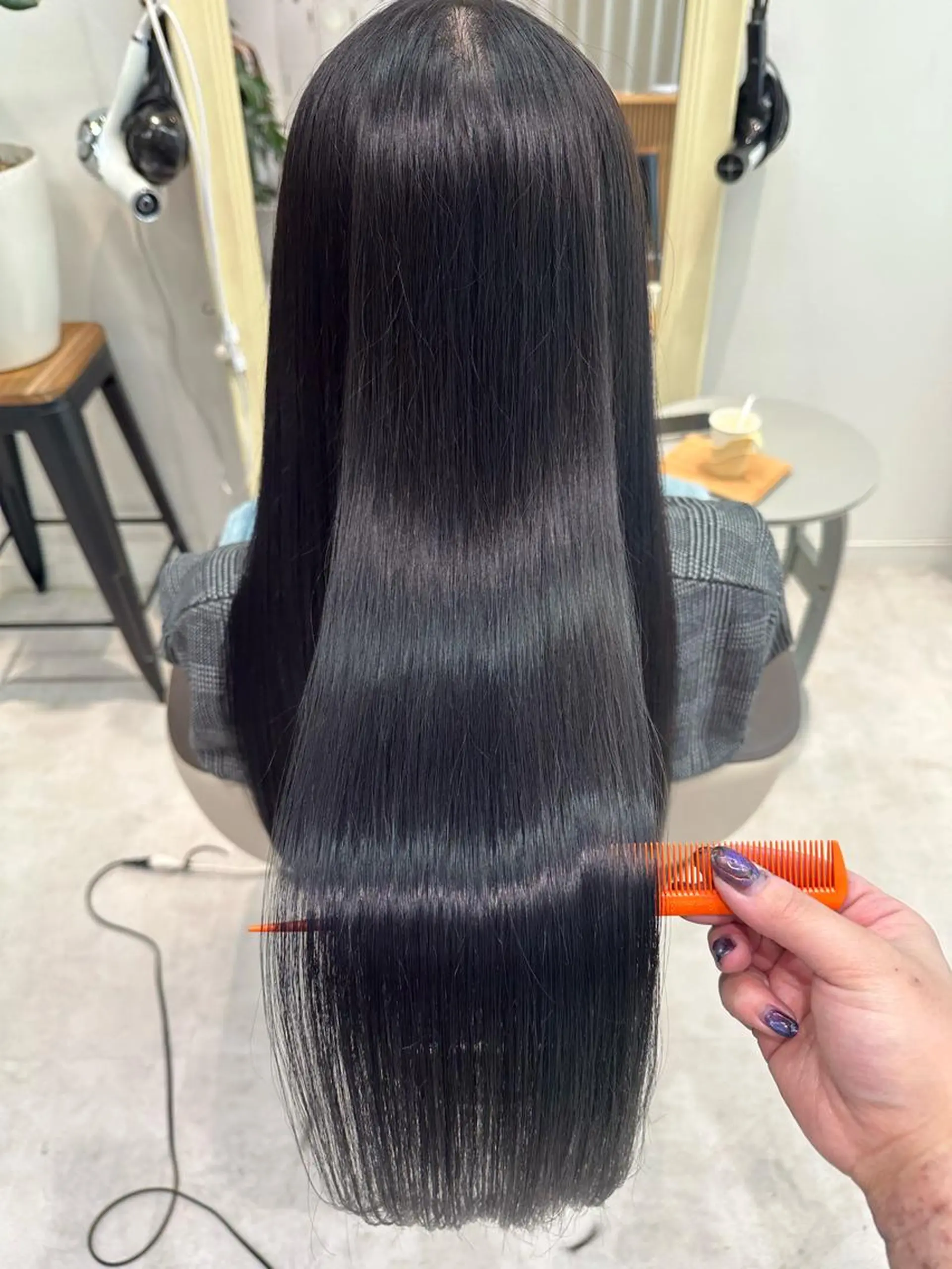 ロング カラー 黒髪 ブリーチ ブルーカラー ブルーブラック ヘアカラー トリートメント レイヤー/顔まわり カット/地毛風カラーのヘアスタイル