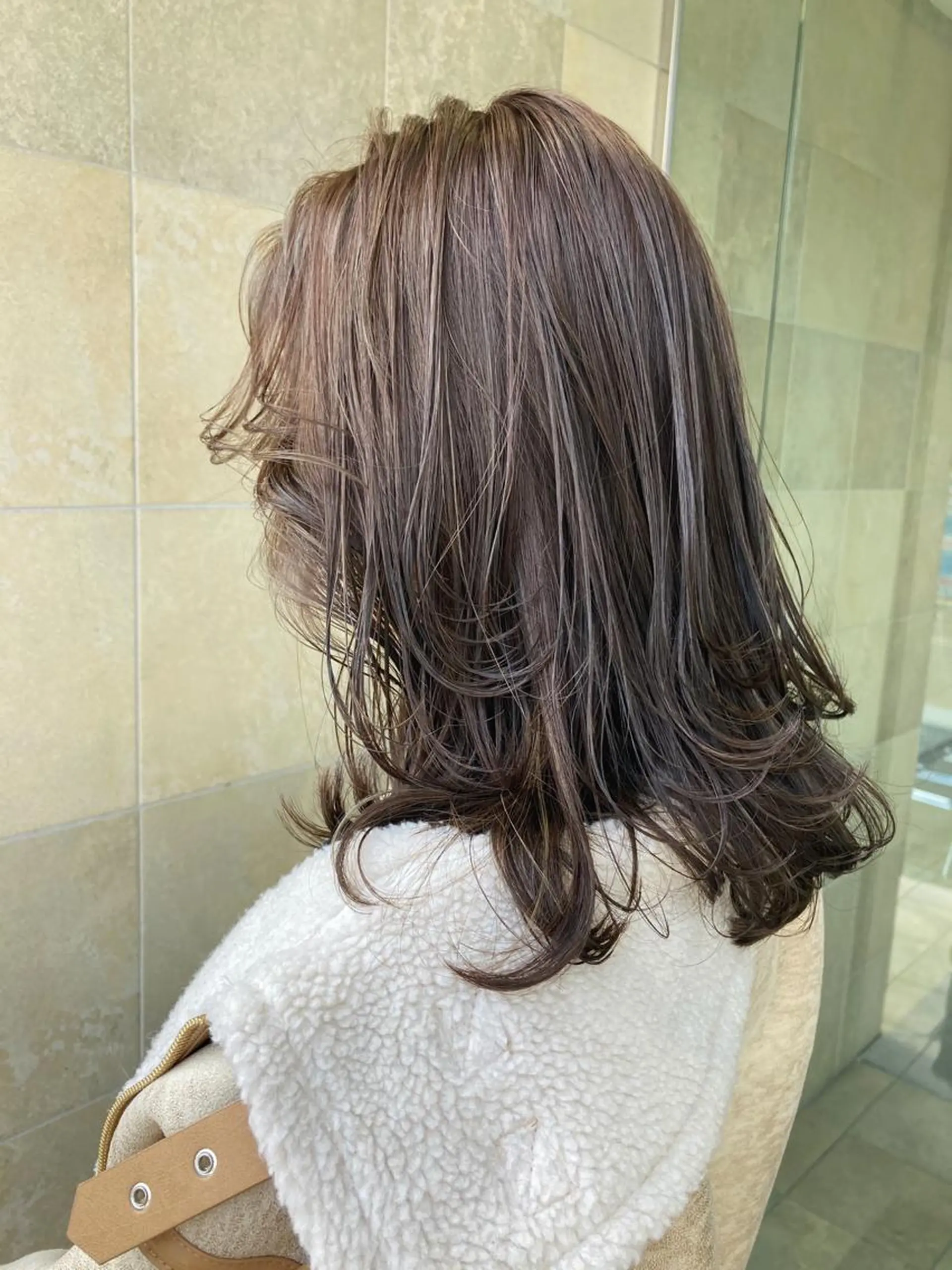セミロング カラー ベージュカラー ハイライトカラー オリーブベージュ ハイライト 田中 あかねのヘアスタイル