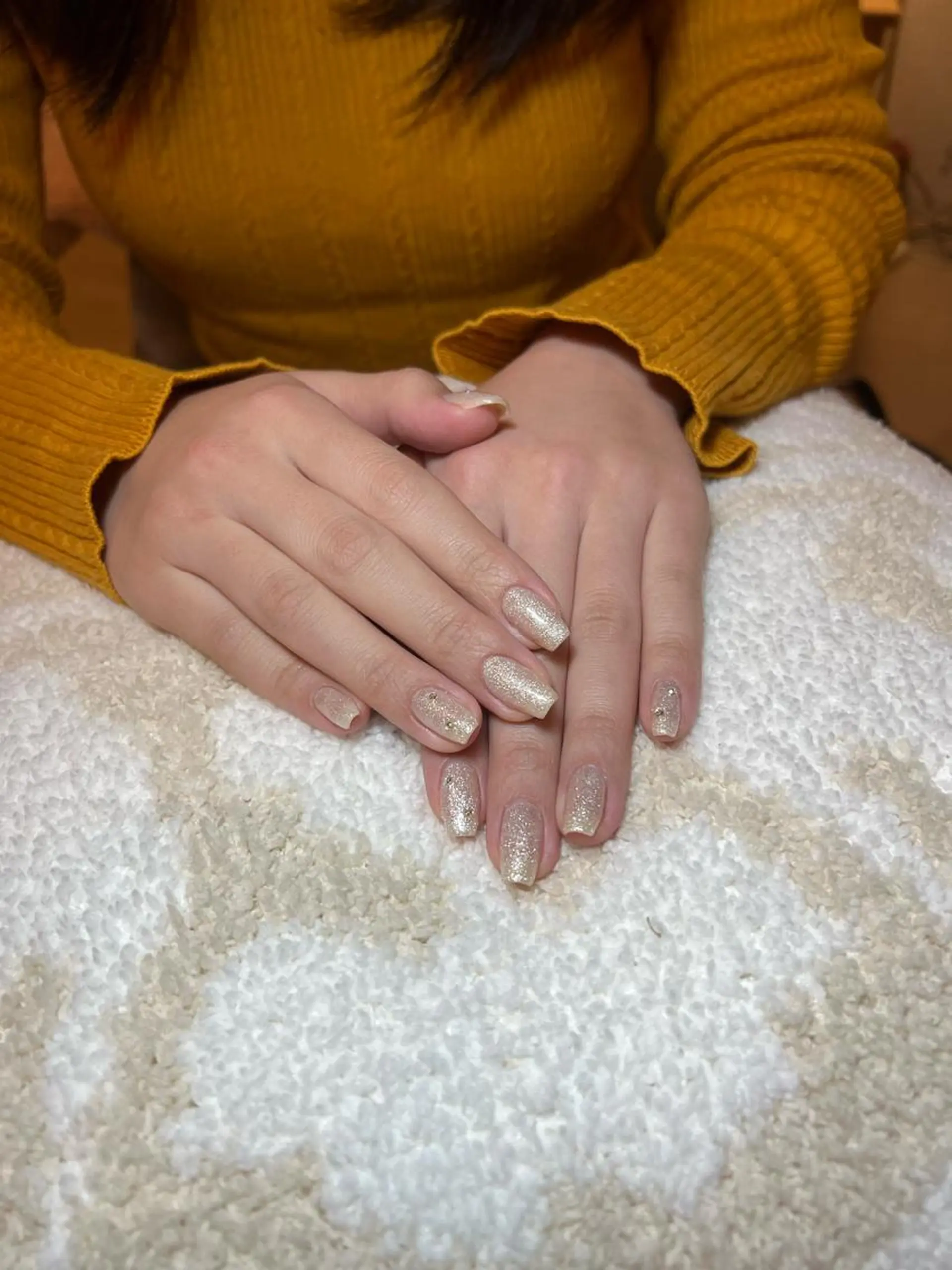 ミディアム ハンドネイル 𝐞𝐚𝐜𝐡 nanami🩰のネイルデザイン