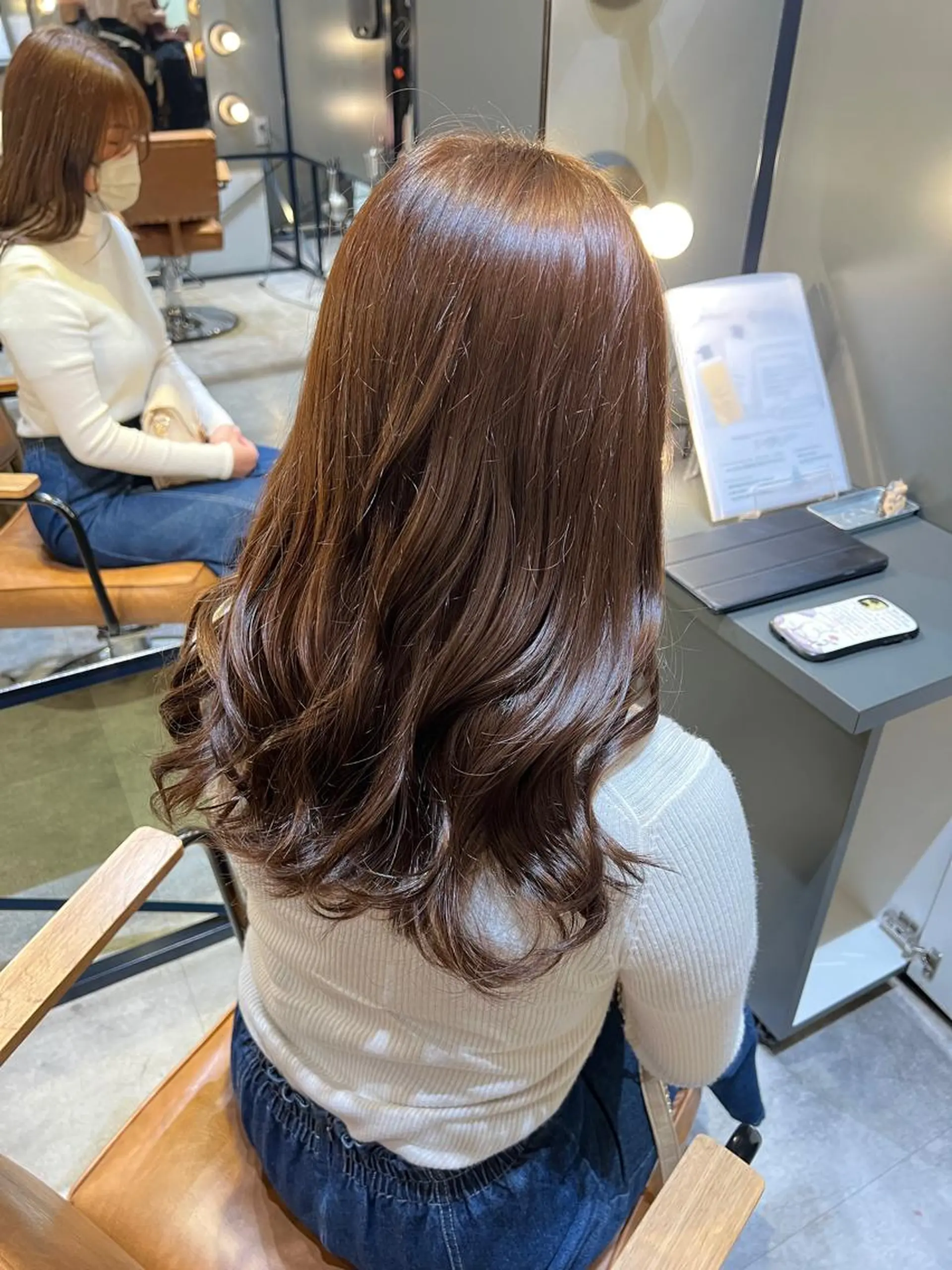 ロング カラー 黒髪 ブラウンカラー くすみブラウン ノイシキ サキのヘアスタイル