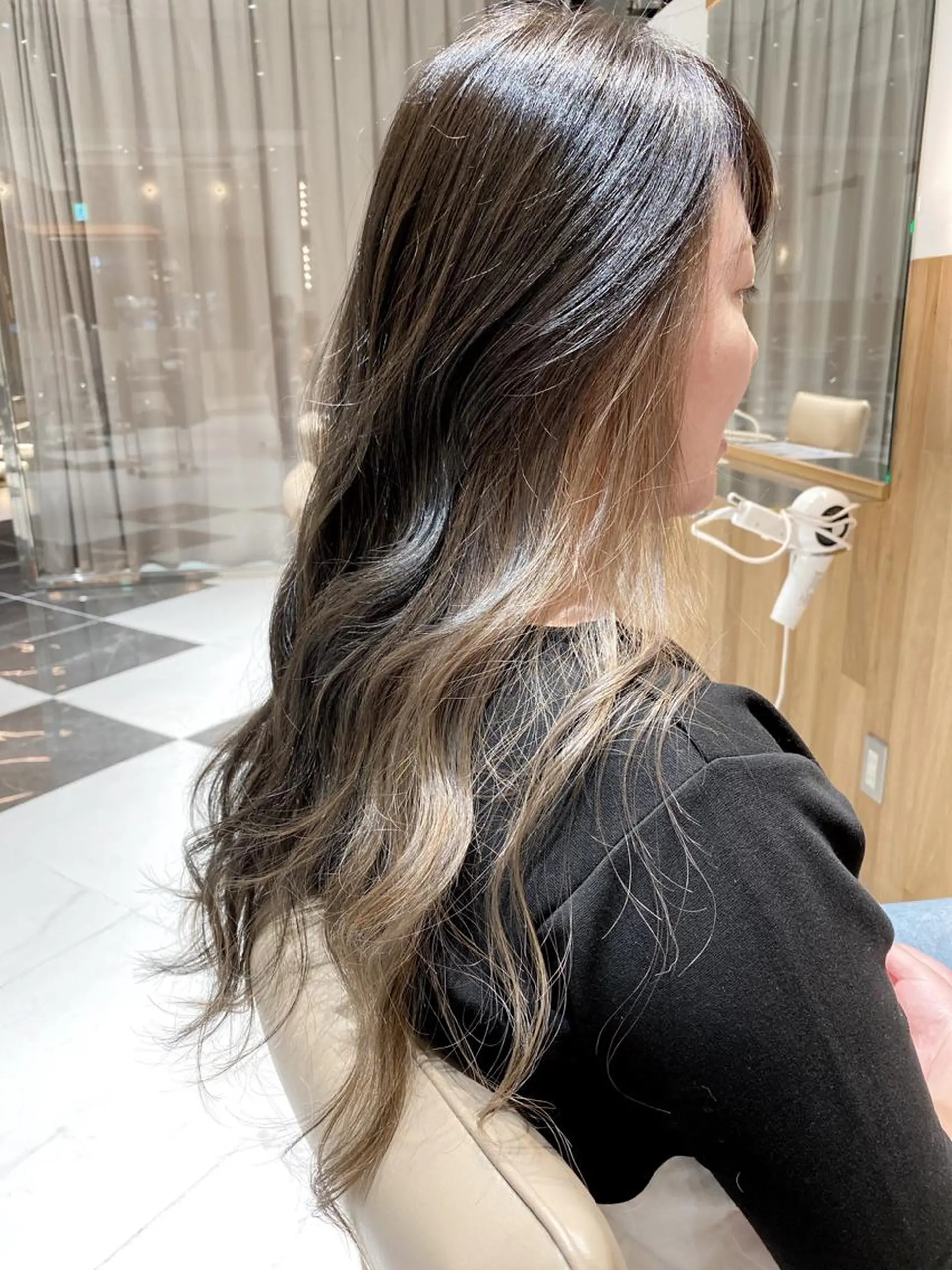 ロング カラー ベージュカラー 透明感カラー シルバー シルバーベージュ カット ヘアカラー ボブ/ハイトーン 立川loose 下田のヘアスタイル