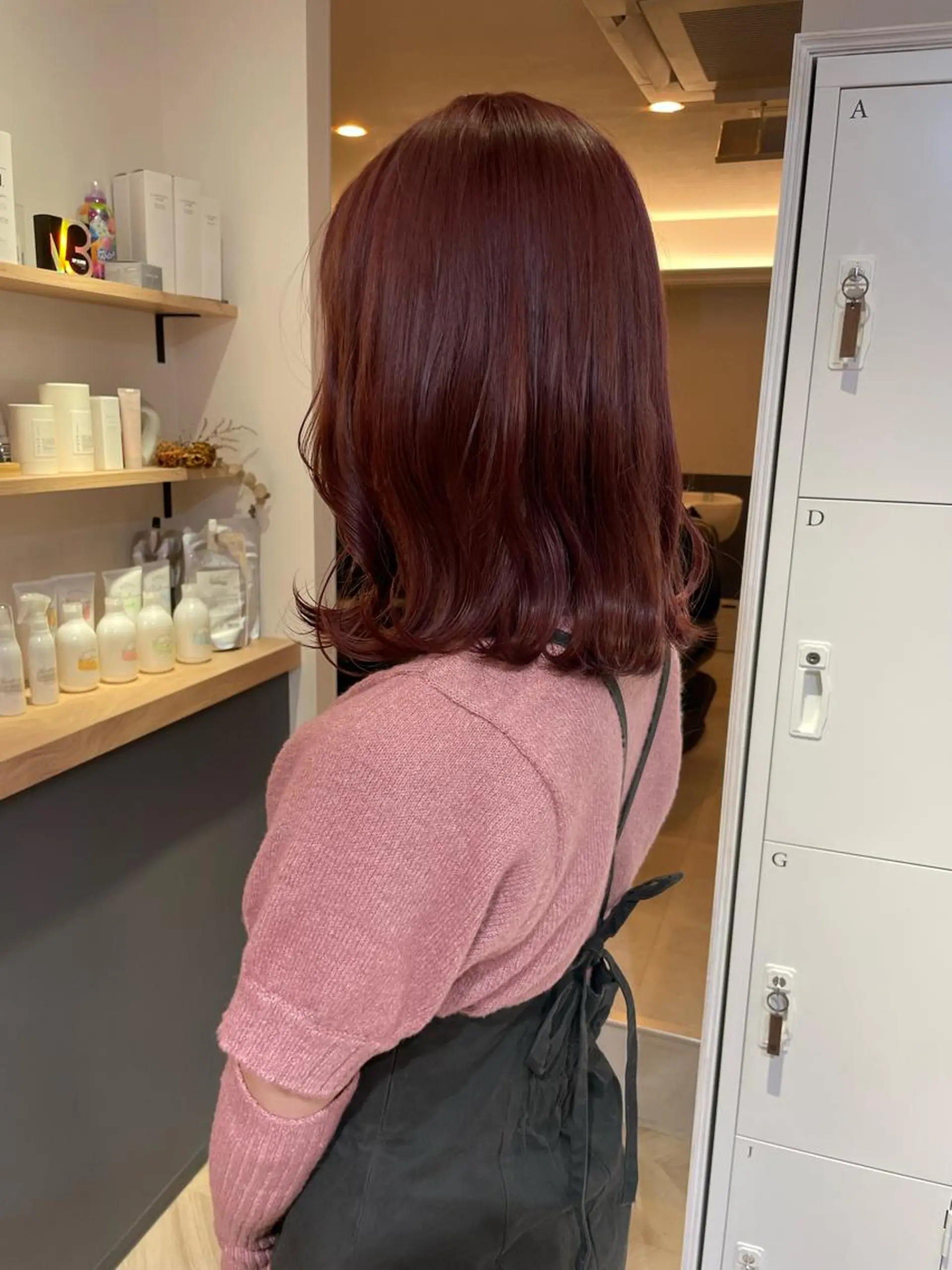 ミディアム カラー akane .のヘアスタイル