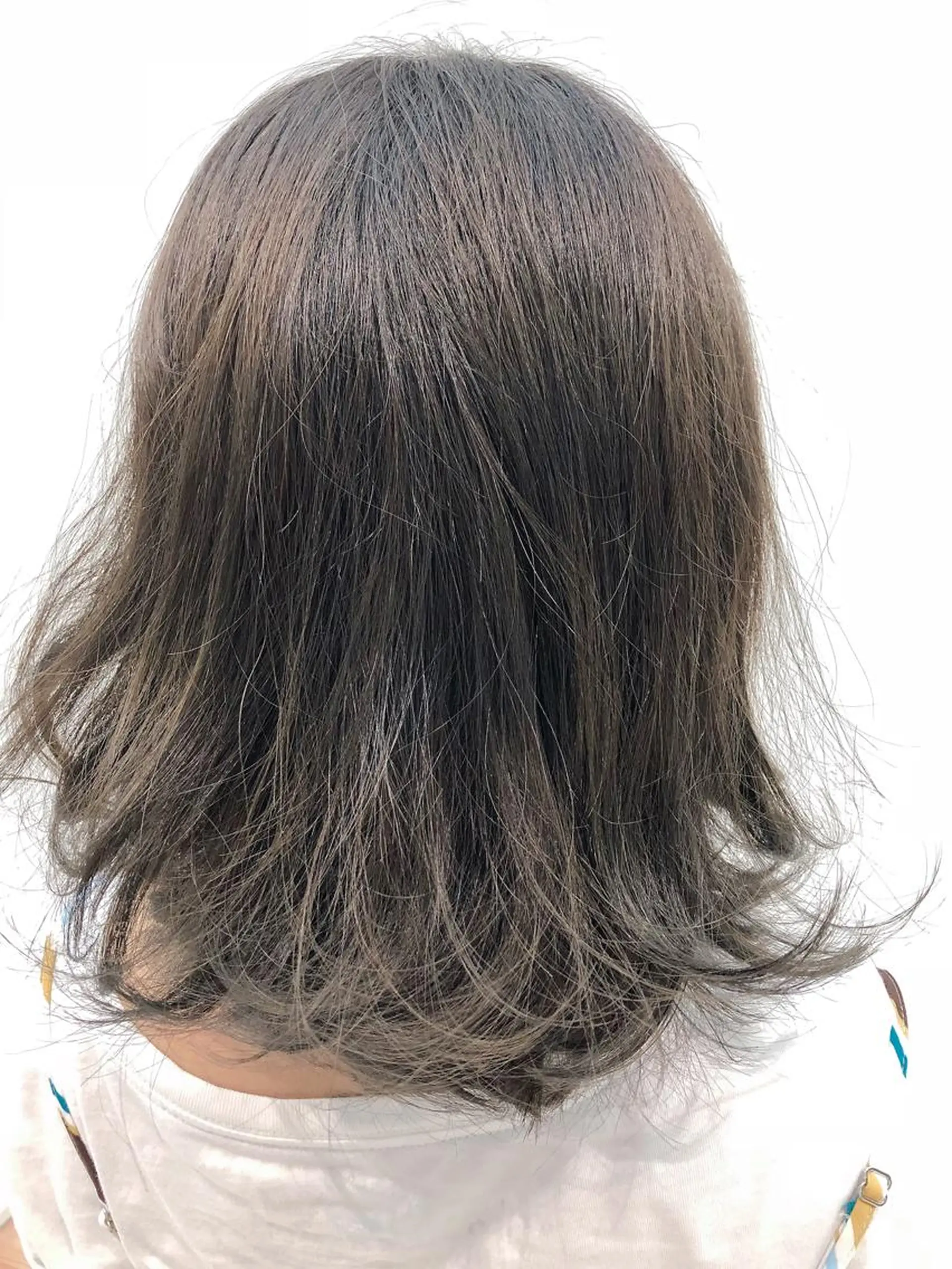 セミロング 本山　くせ毛のカット 尾島光季のヘアスタイル