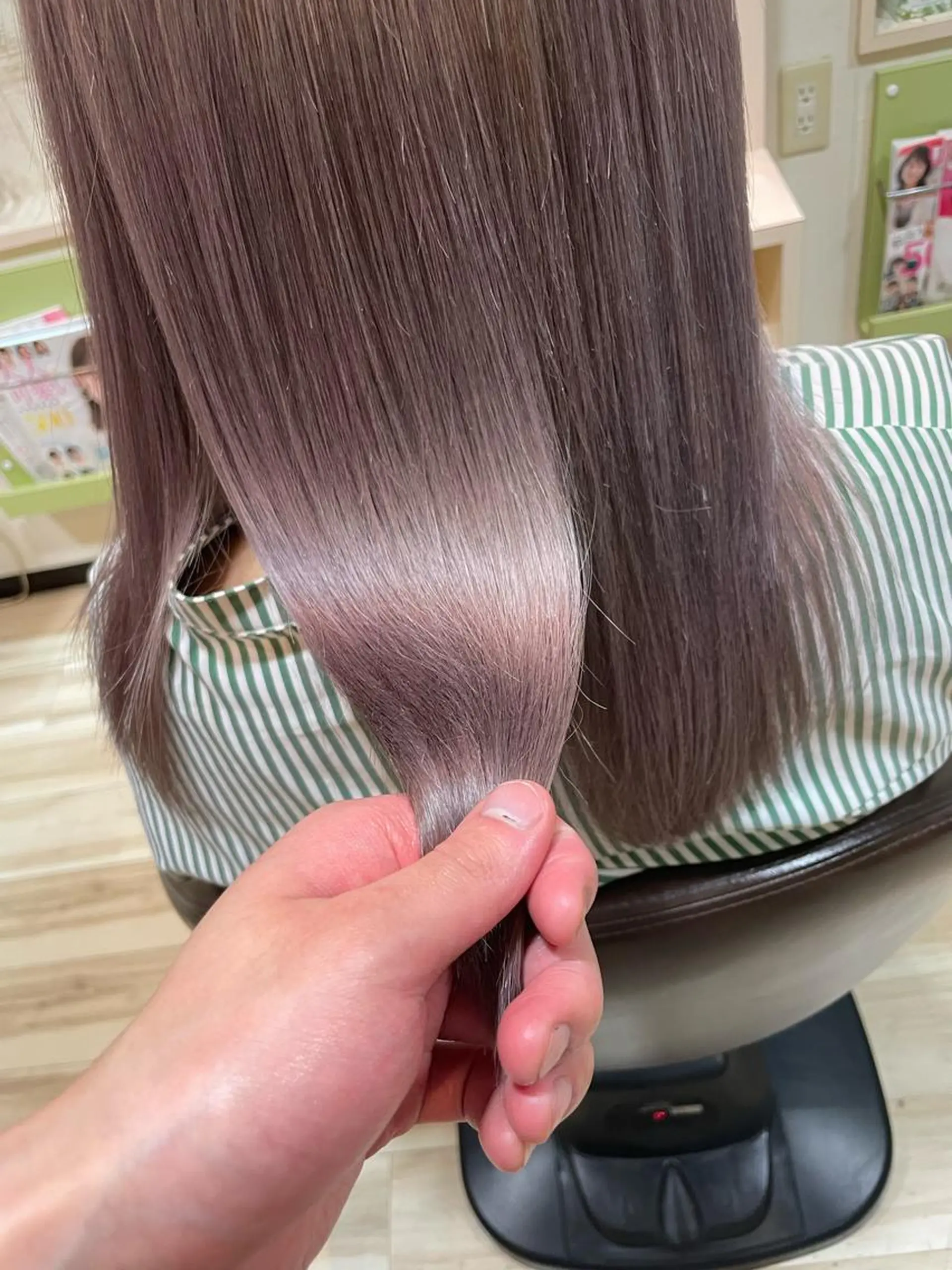 セミロング カラー 🌈派手髪ハイトーン 🌈鈴木亮太🌈のヘアスタイル