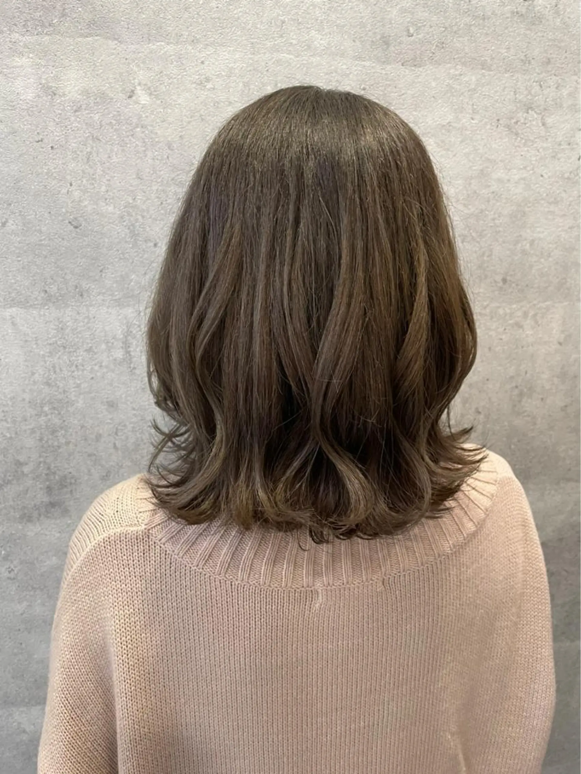 ミディアム カラー 西 めぐみのヘアスタイル