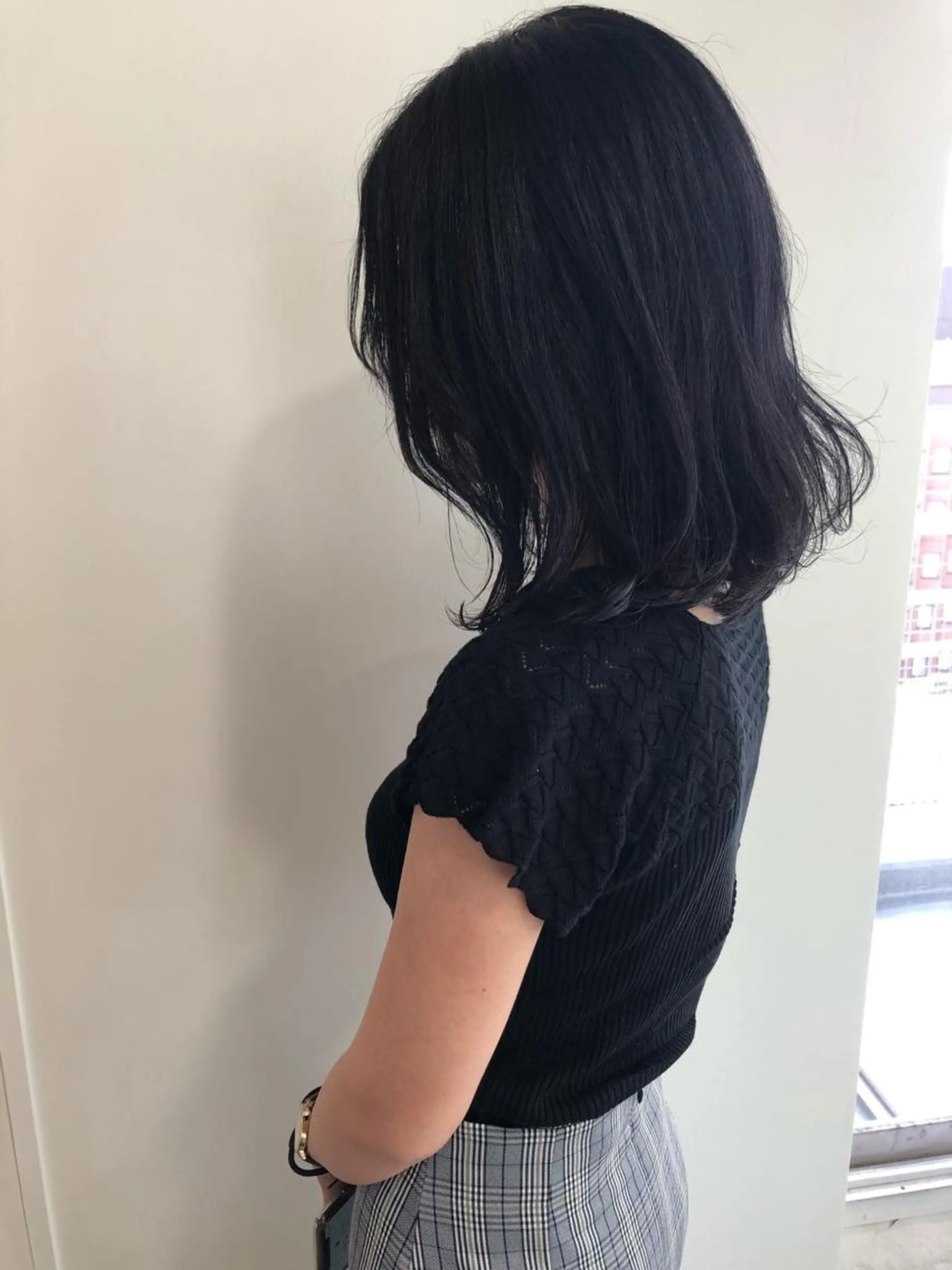 ミディアム MIOベージュカラー 柔らかいカラーのヘアスタイル