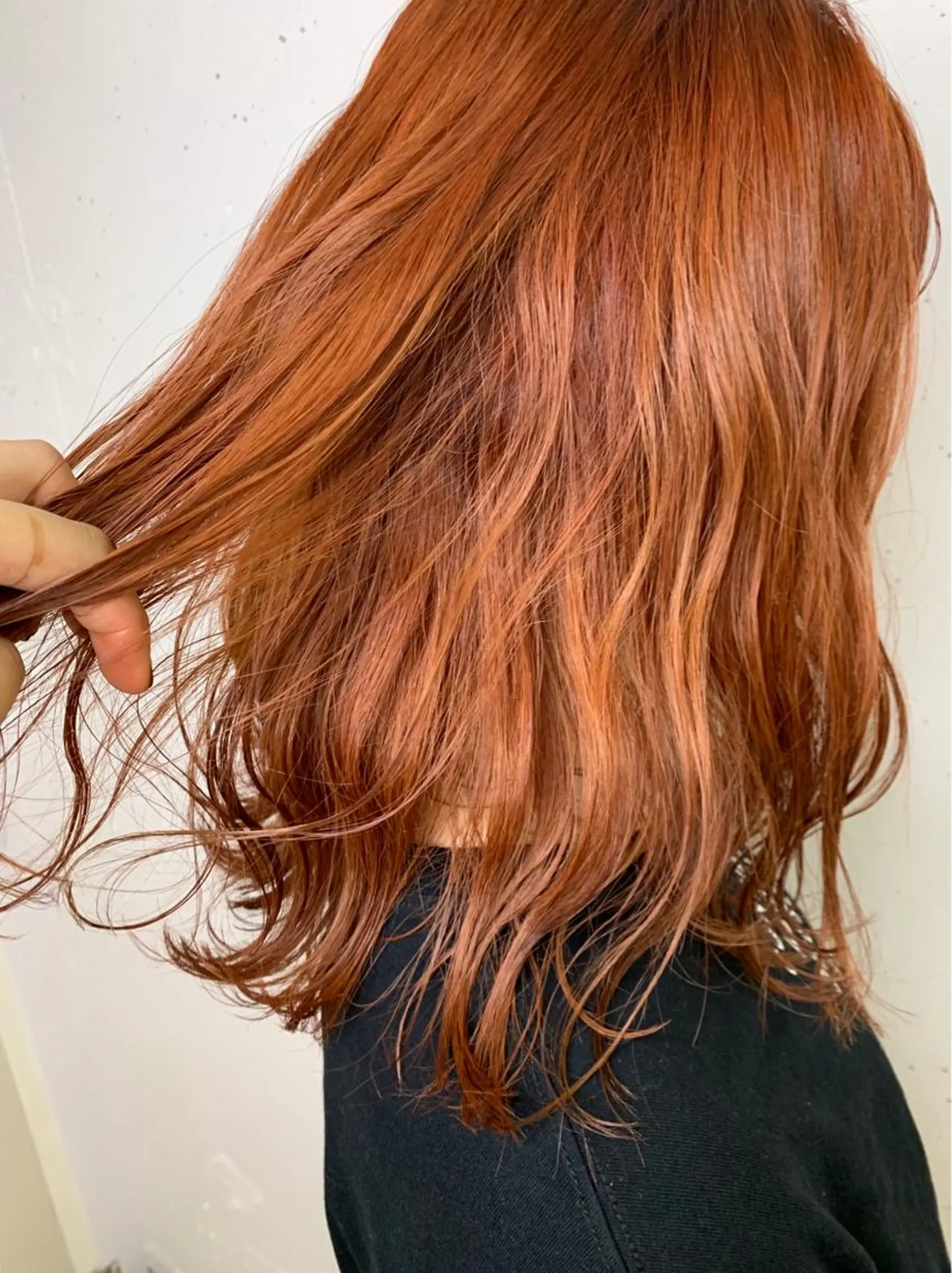 ミディアム カラー オレンジ raika .のヘアスタイル