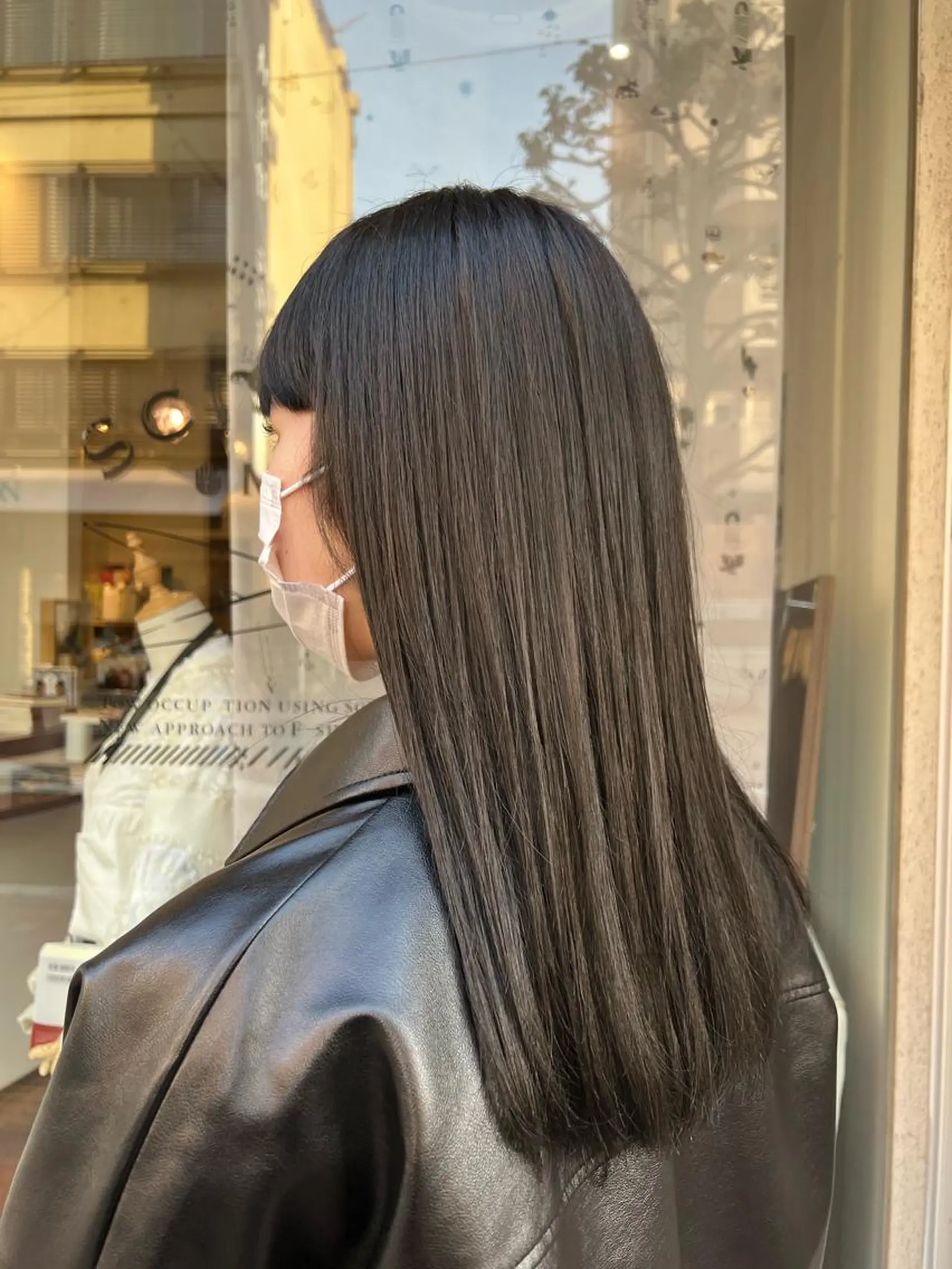 セミロング カラー haru .のヘアスタイル