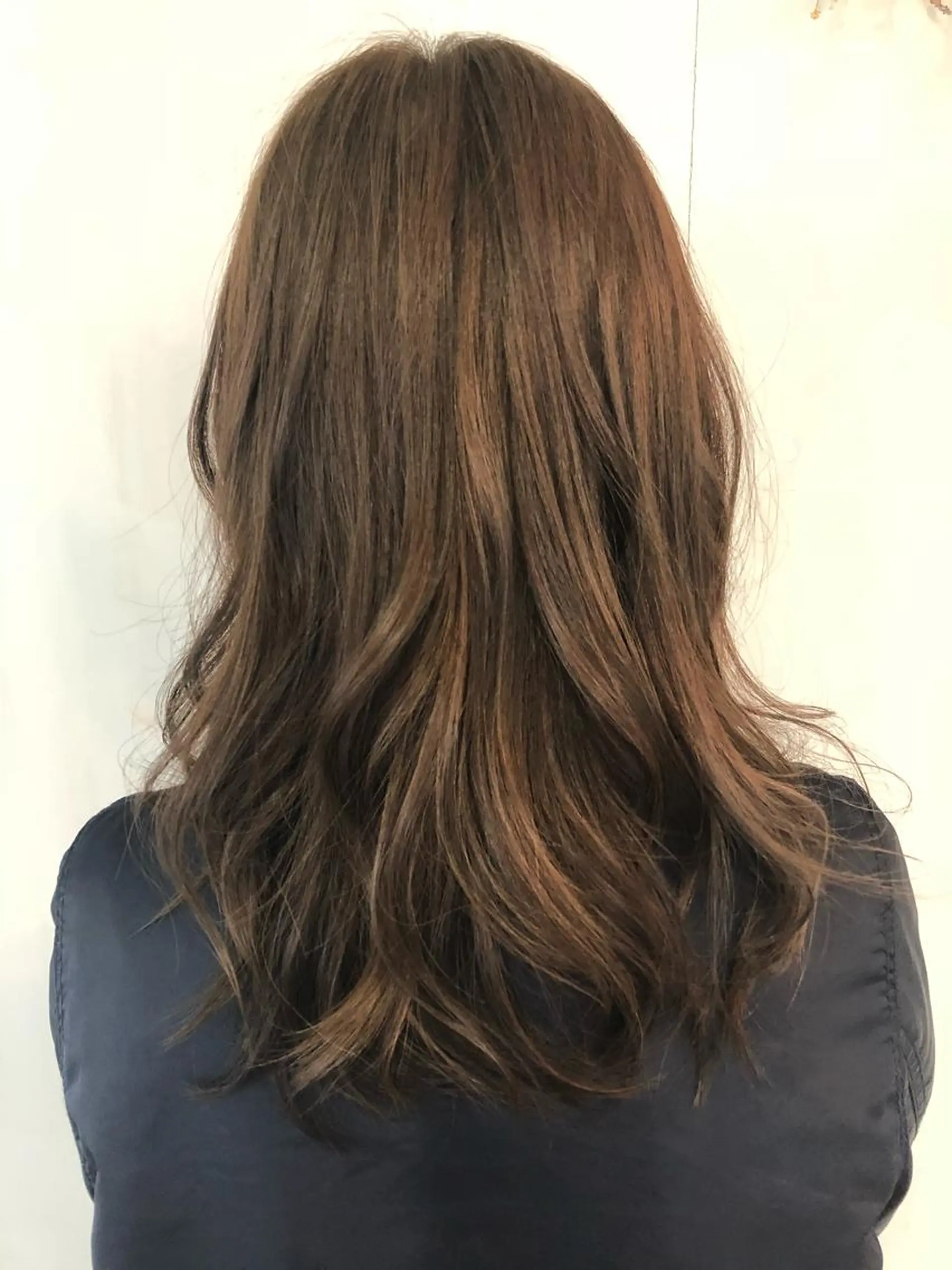 セミロング カラー AMELIE.（アメリ）所属・松浦 圭希のヘアスタイル