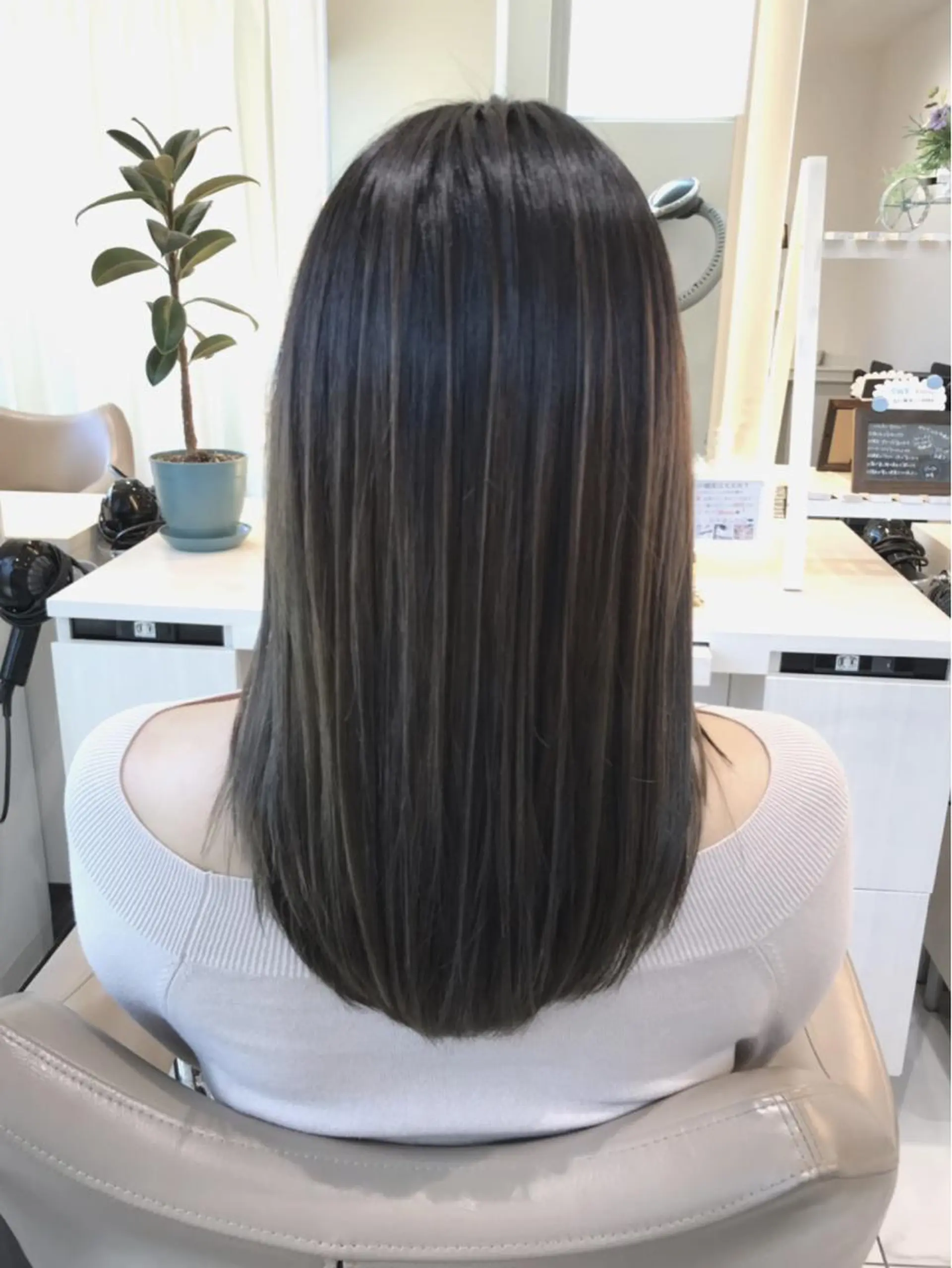 ミディアム カラー グレージュ ハイライトカラー ハイライト 髪質改善 カット ヘアカラー トリートメント 山崎俊輔/髪質改善 /バレイヤージュのヘアスタイル