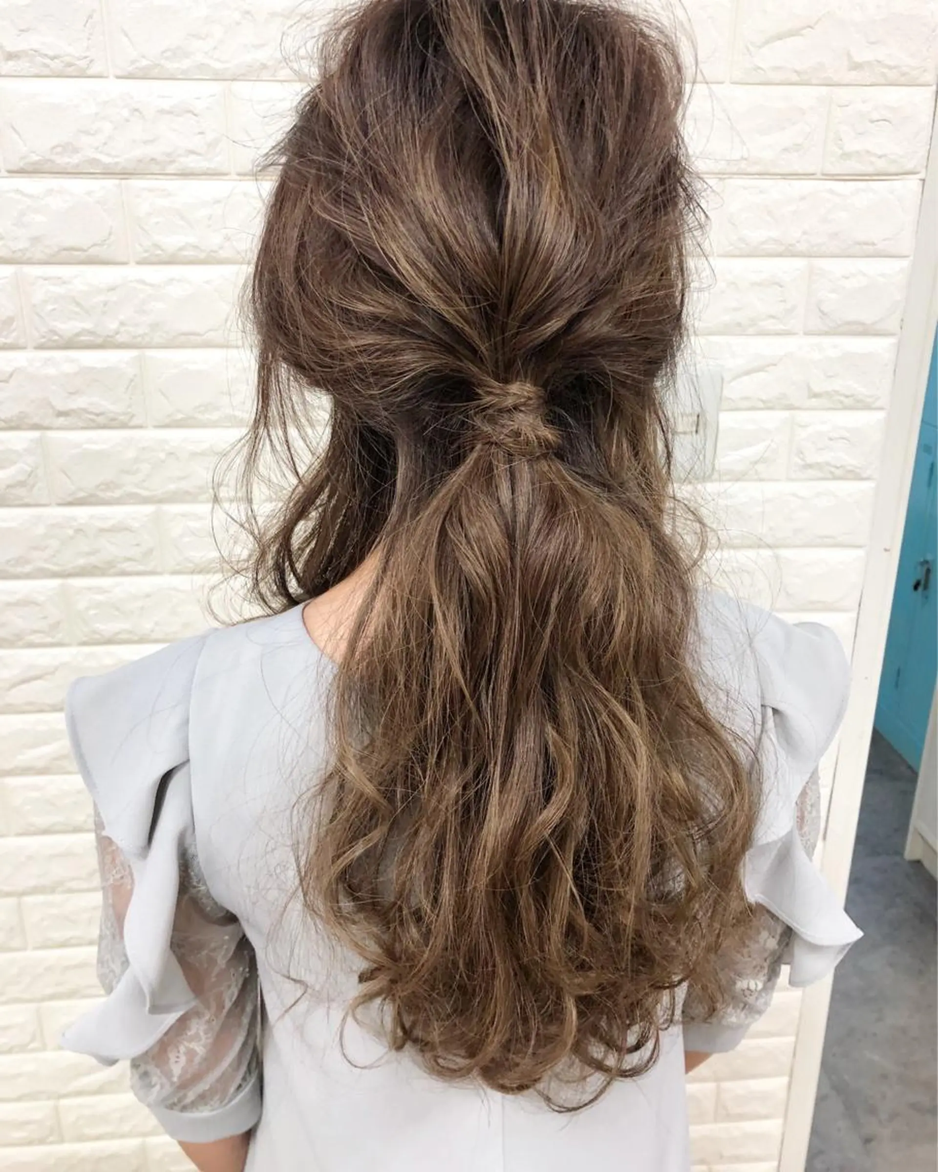 セミロング カラー バレイヤージュ レイヤーカット ヘアカラー トリートメント famille所属・famille ファミーユのヘアスタイル